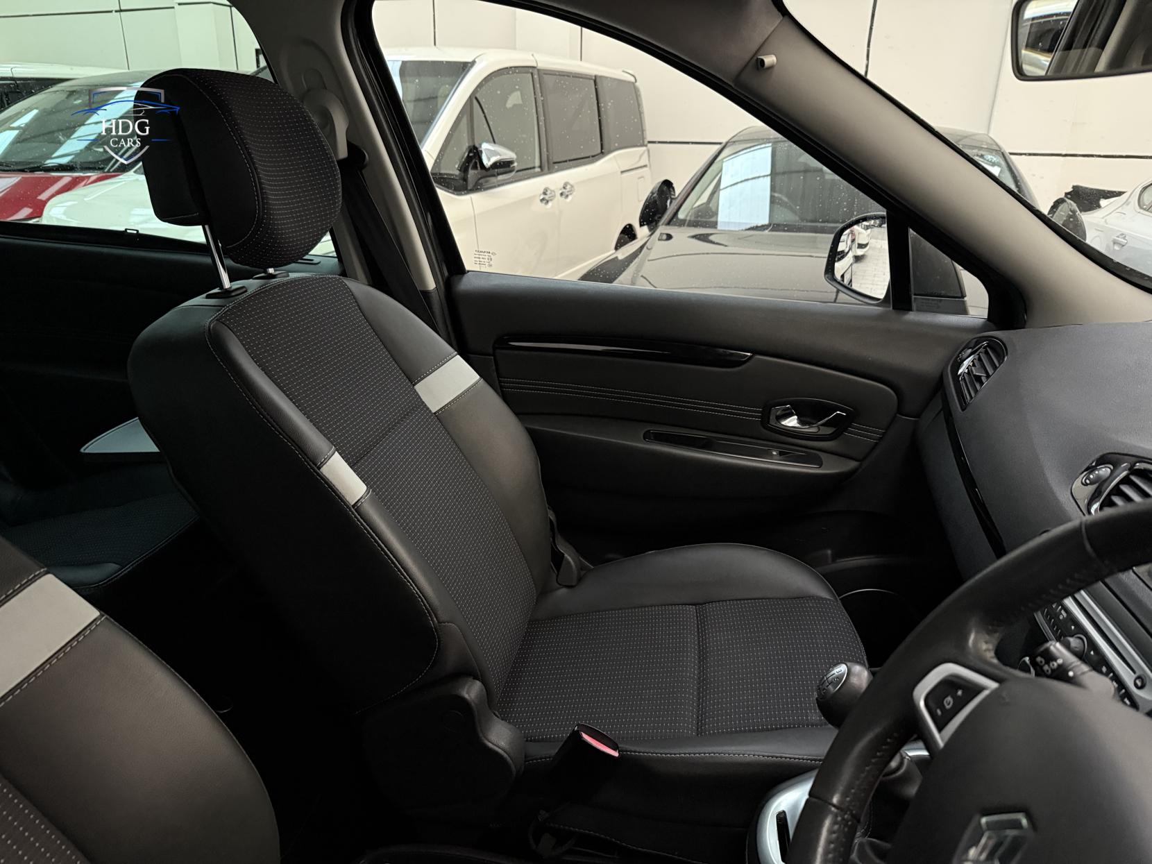 Renault Scenic 1.6 VVT Dynamique TomTom MPV 5dr Petrol Manual Euro 5 (110 ps)