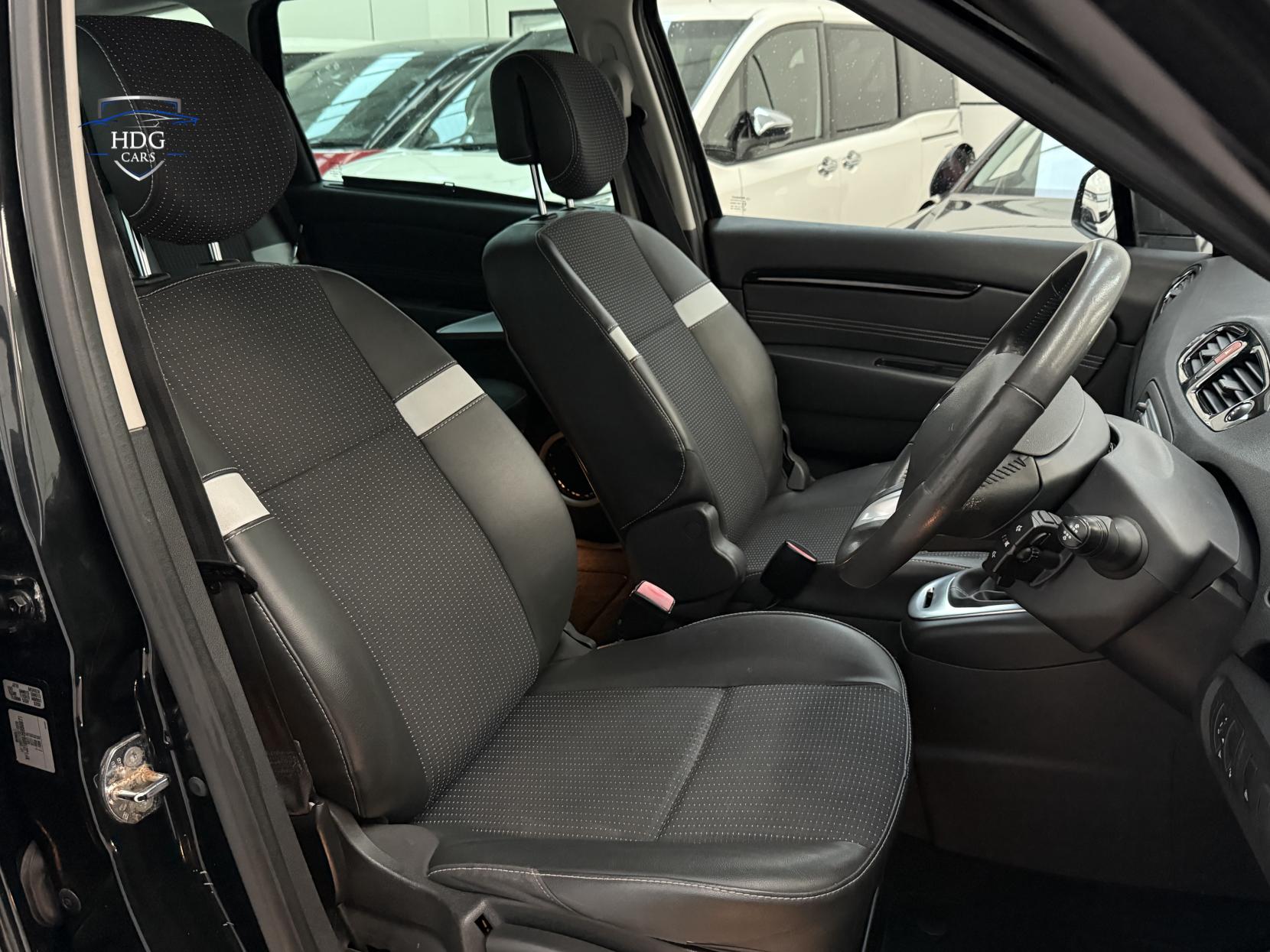 Renault Scenic 1.6 VVT Dynamique TomTom MPV 5dr Petrol Manual Euro 5 (110 ps)