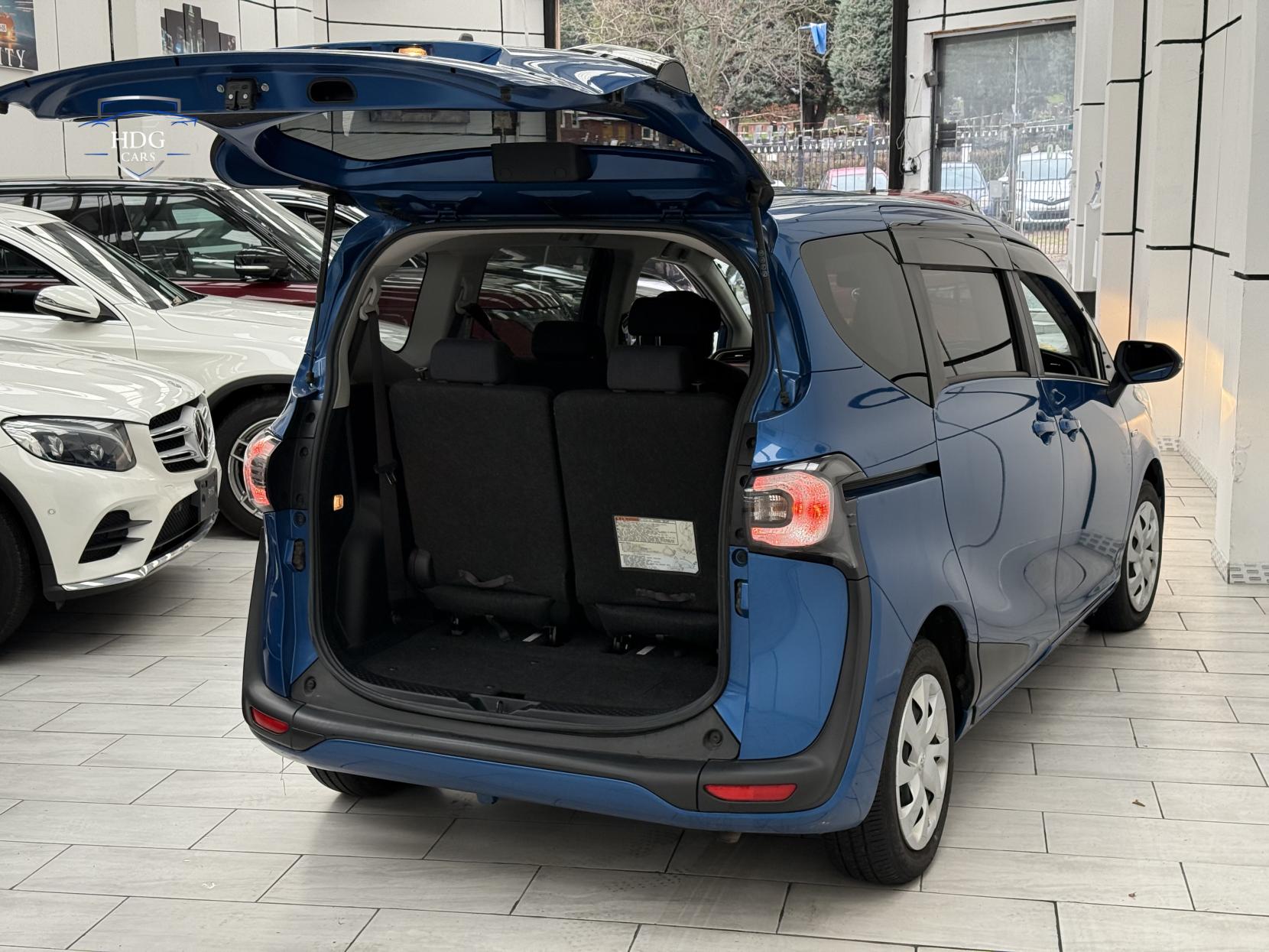 Toyota Sienta 1.5