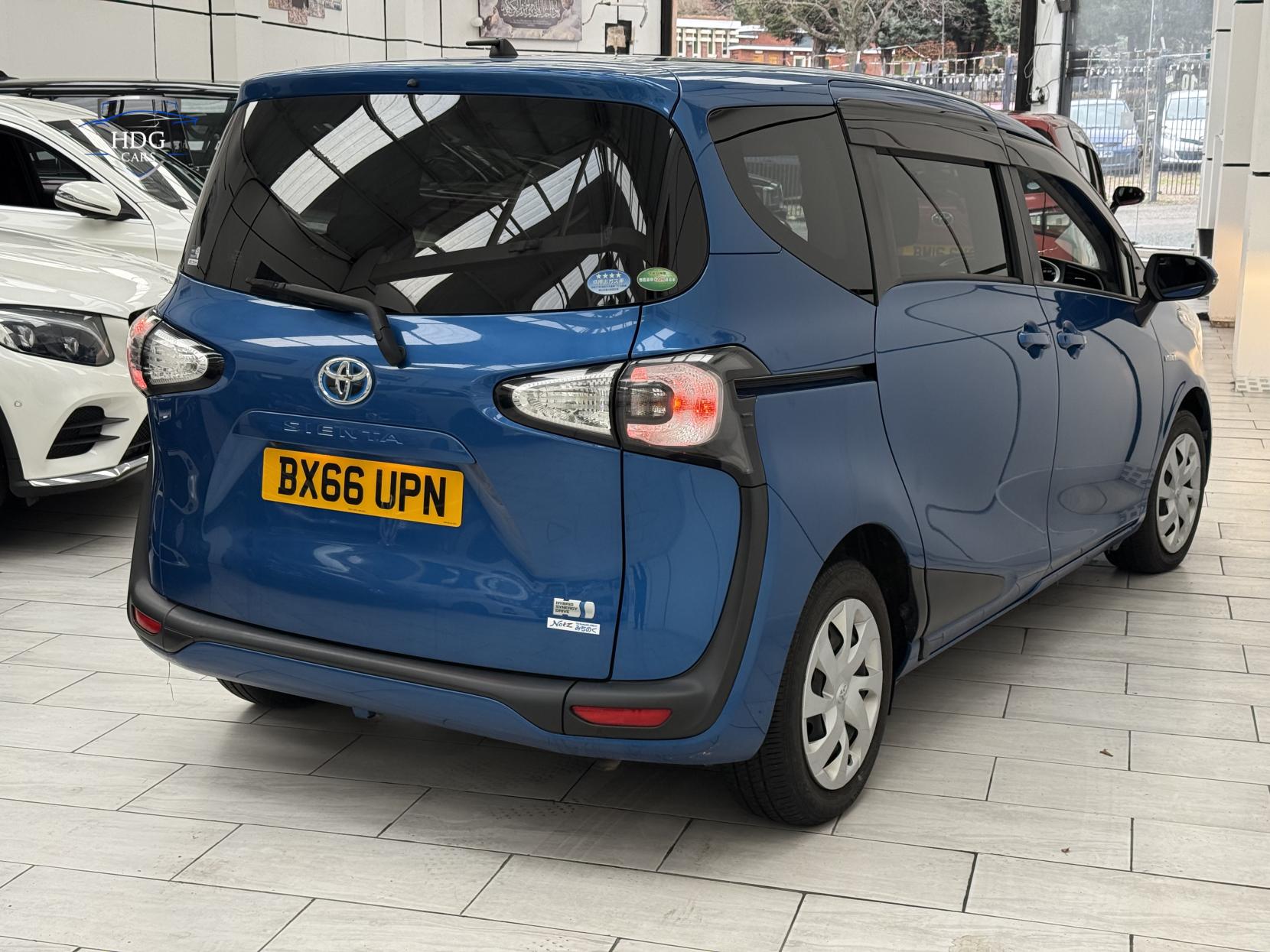 Toyota Sienta 1.5