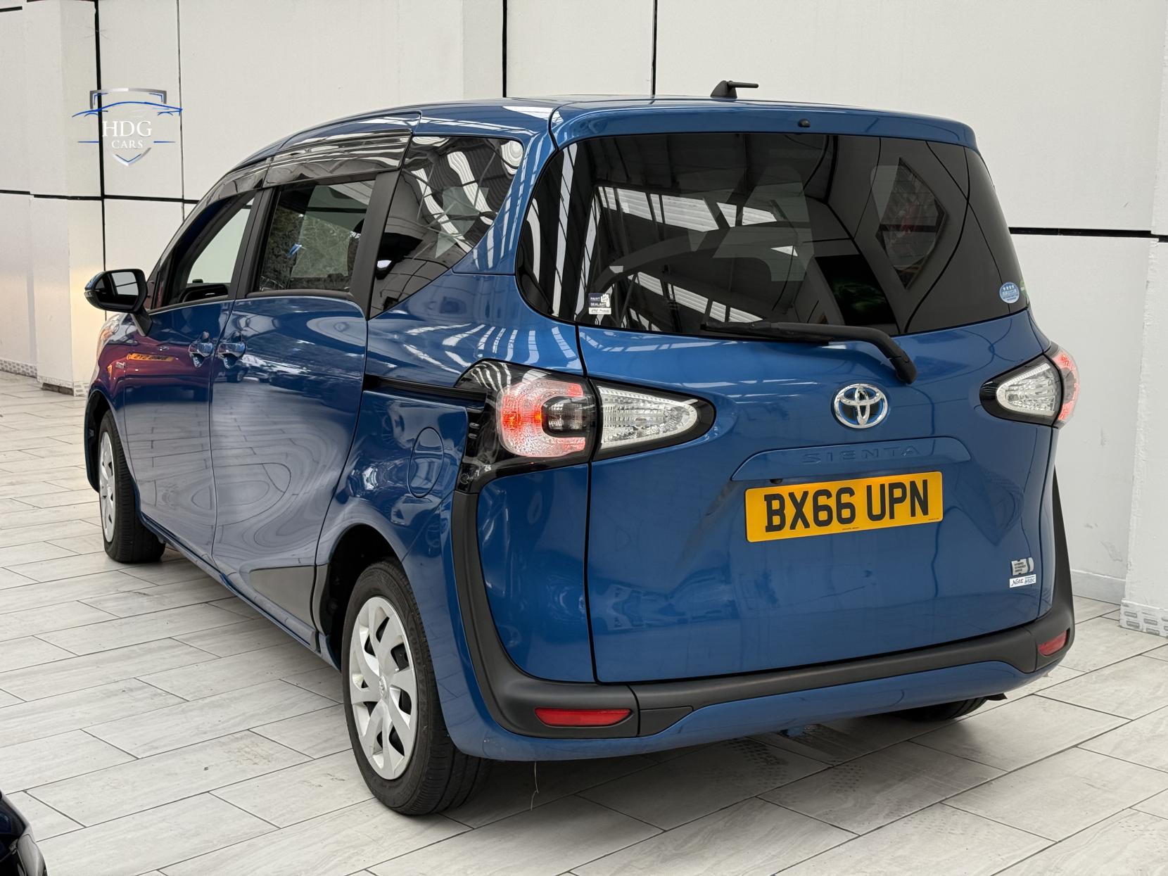 Toyota Sienta 1.5