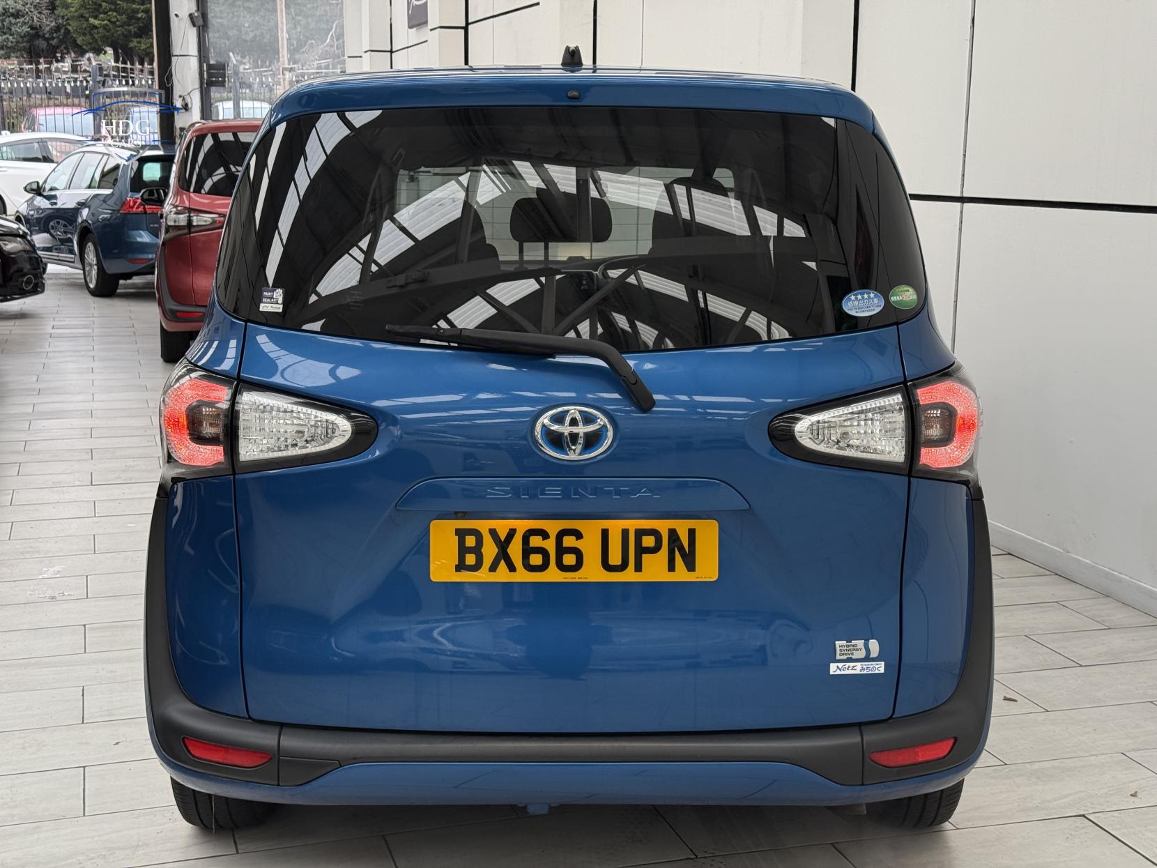Toyota Sienta 1.5