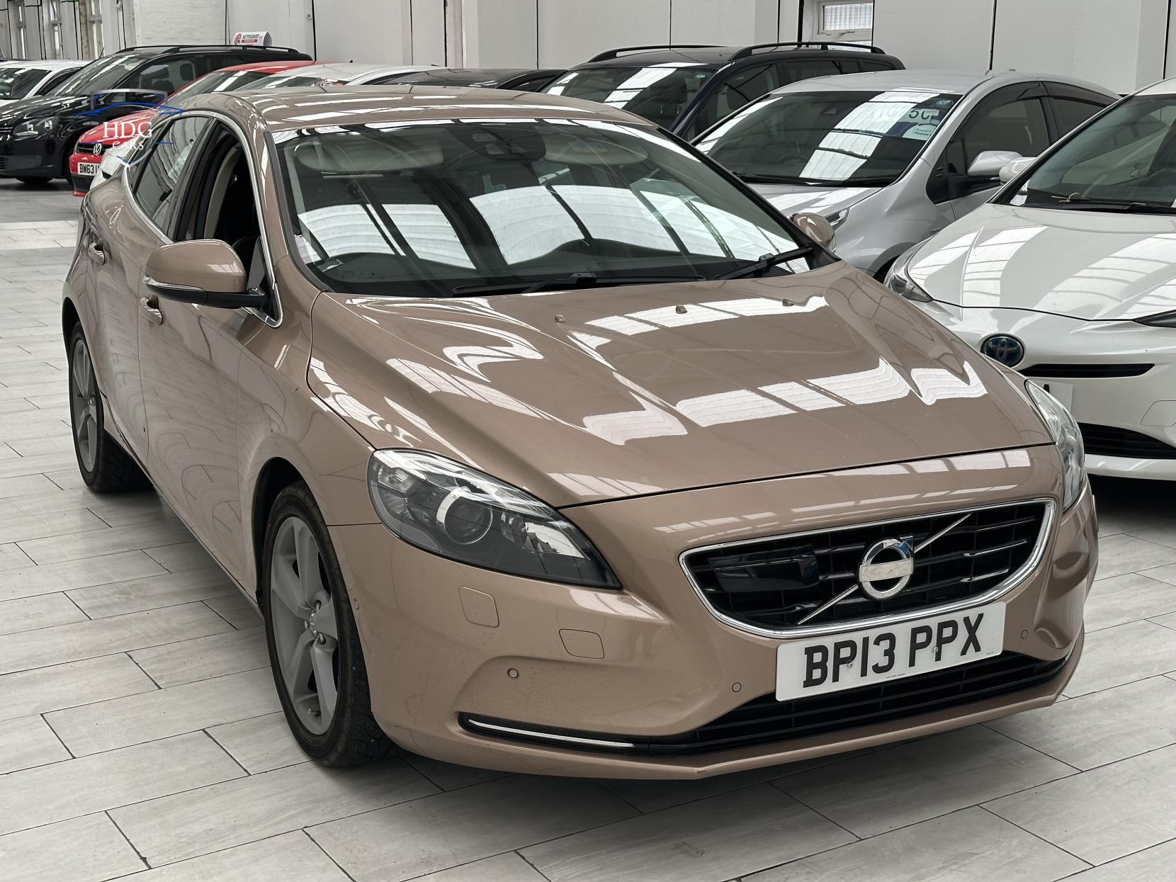 Volvo V40 1.6 T4 SE Lux Nav Hatchback 5dr Petrol Powershift Euro 5 (s/s) (180 ps)