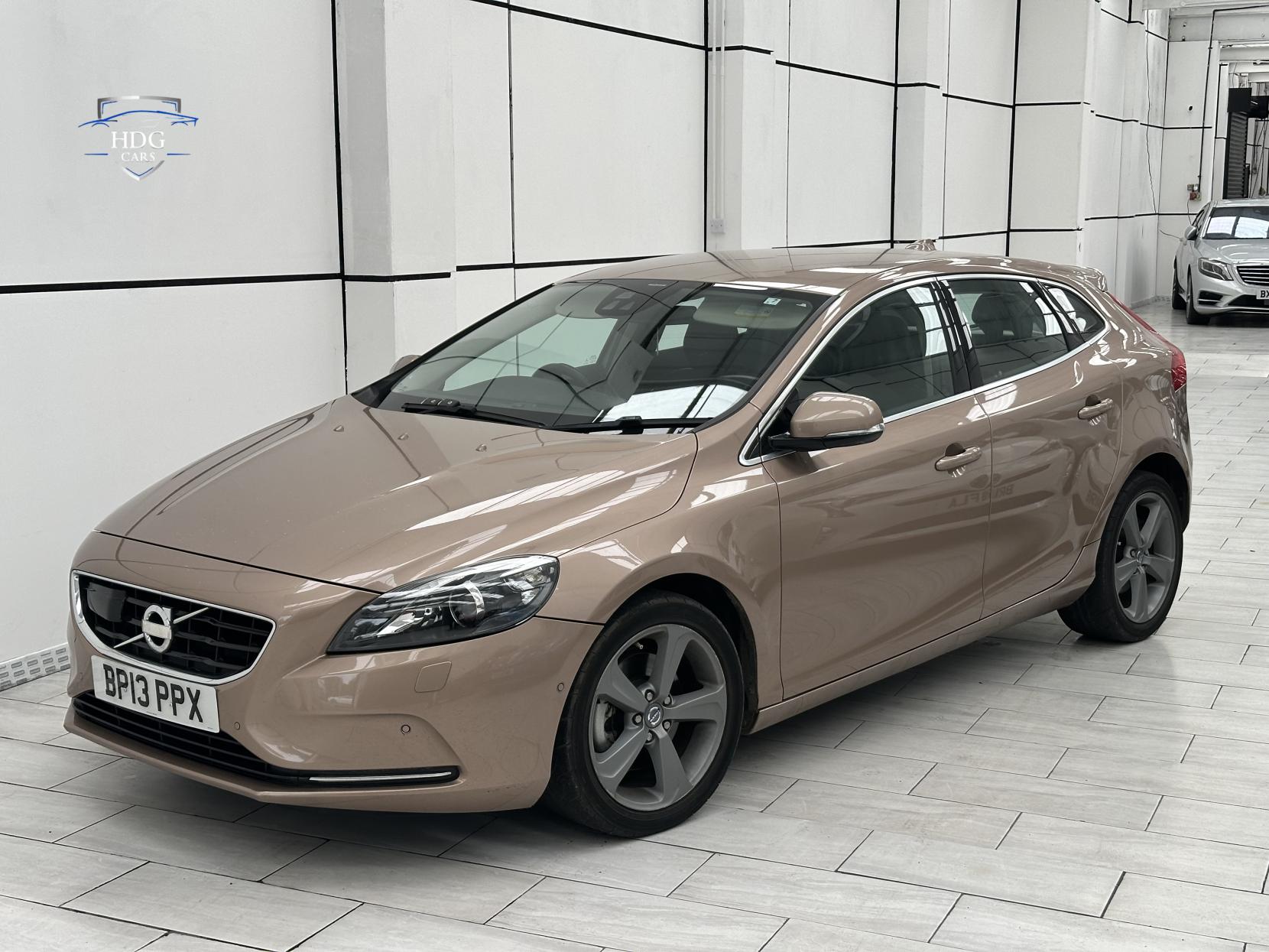 Volvo V40 1.6 T4 SE Lux Nav Hatchback 5dr Petrol Powershift Euro 5 (s/s) (180 ps)