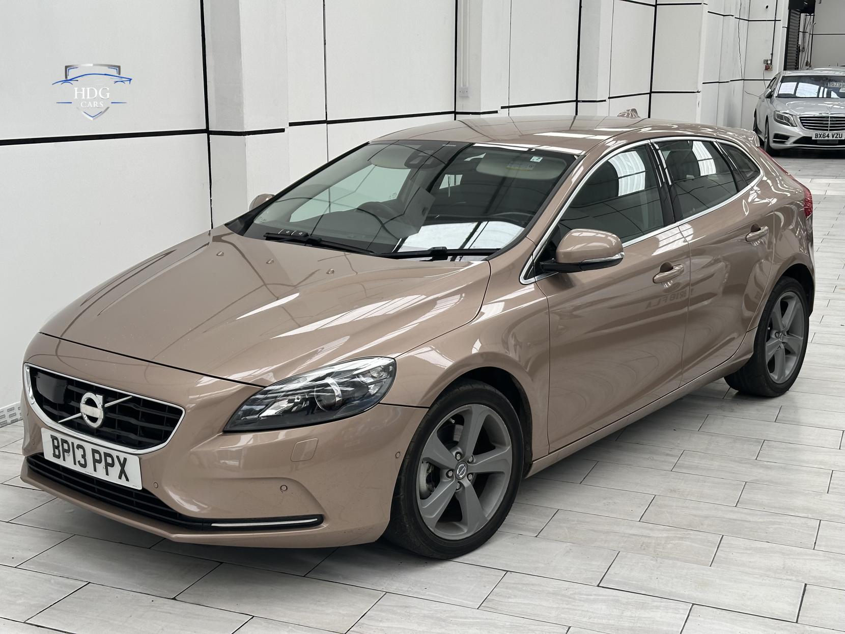 Volvo V40 1.6 T4 SE Lux Nav Hatchback 5dr Petrol Powershift Euro 5 (s/s) (180 ps)