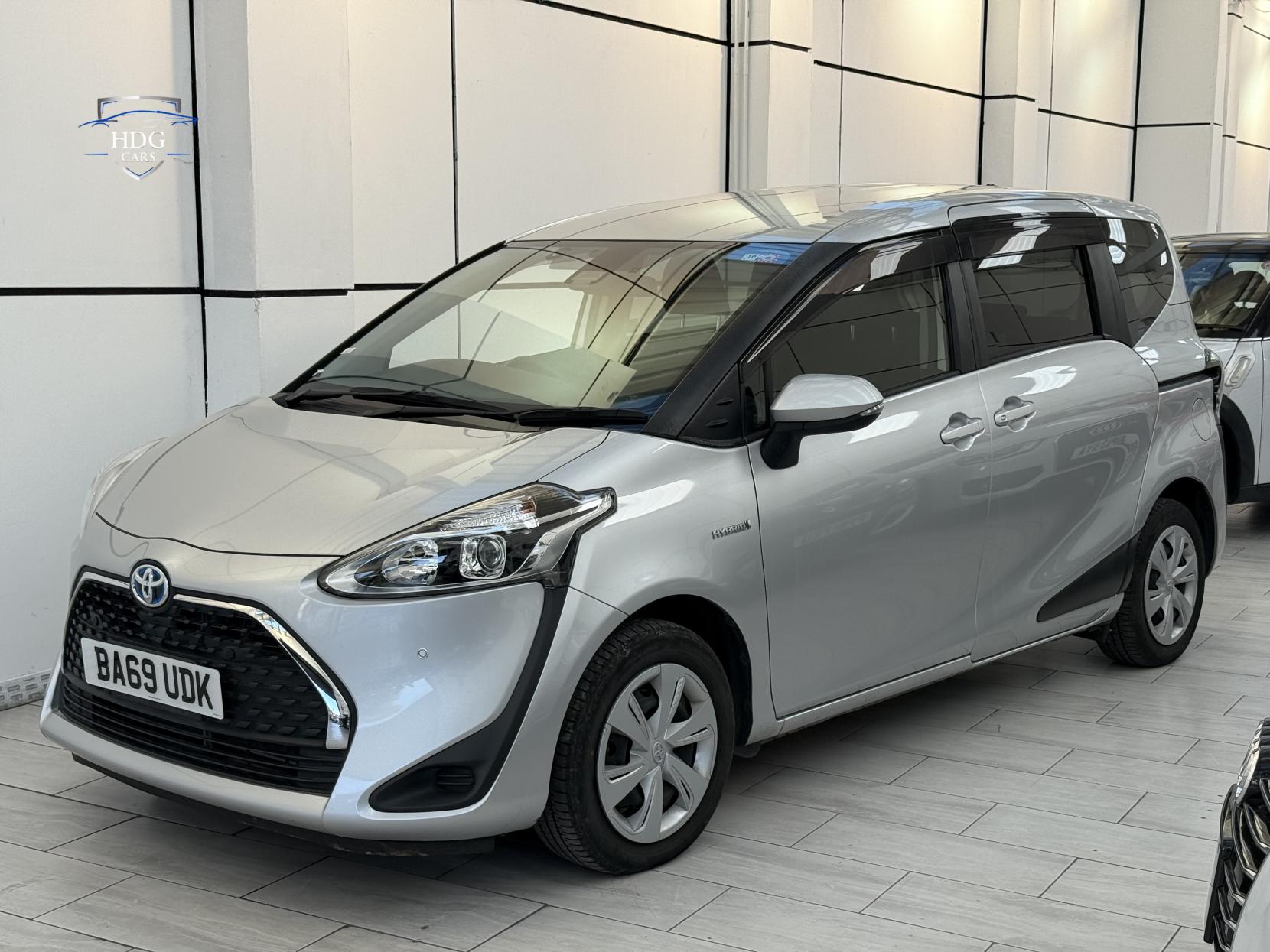 Toyota Sienta 1.5 HYBRID X 2019 IMPORT