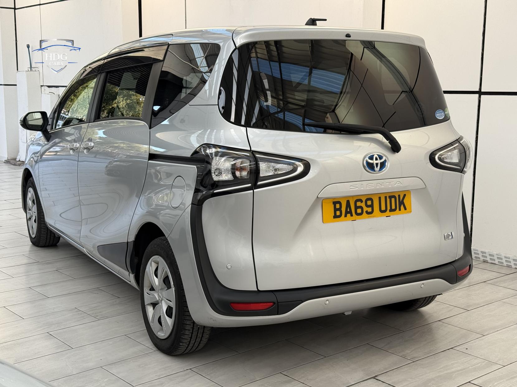Toyota Sienta 1.5 HYBRID X 2019 IMPORT
