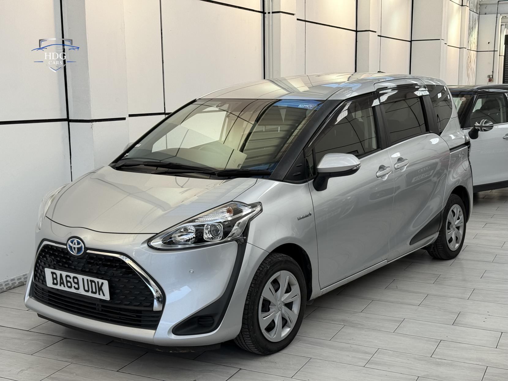 Toyota Sienta 1.5 HYBRID X 2019 IMPORT