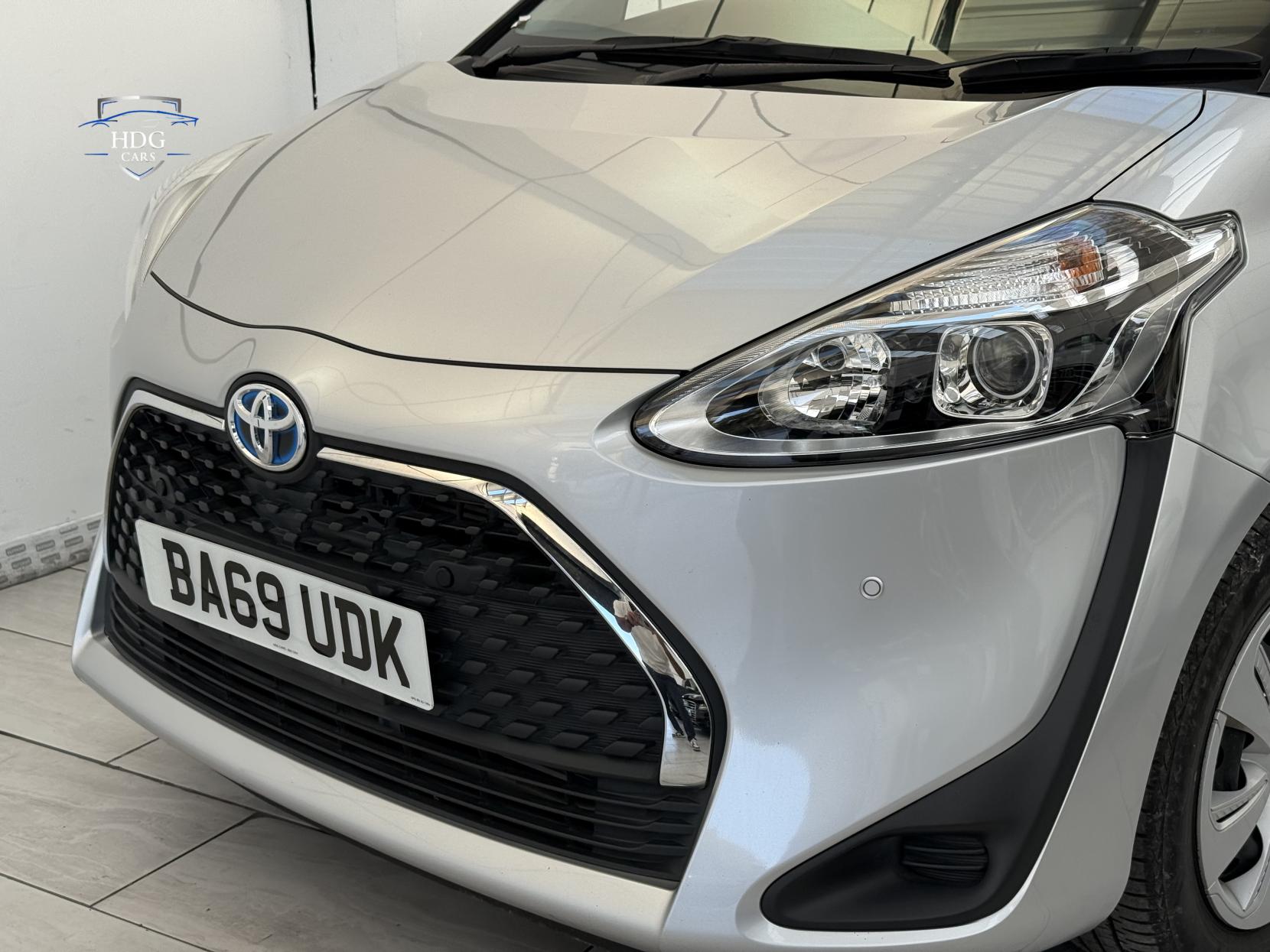 Toyota Sienta 1.5 HYBRID X 2019 IMPORT