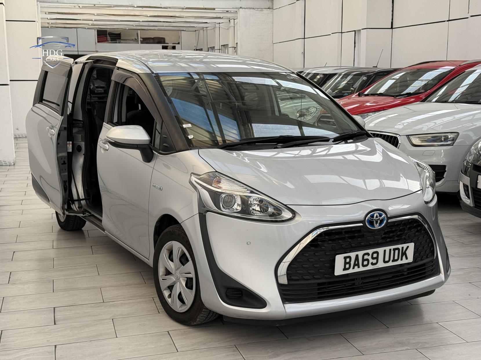 Toyota Sienta 1.5 HYBRID X 2019 IMPORT