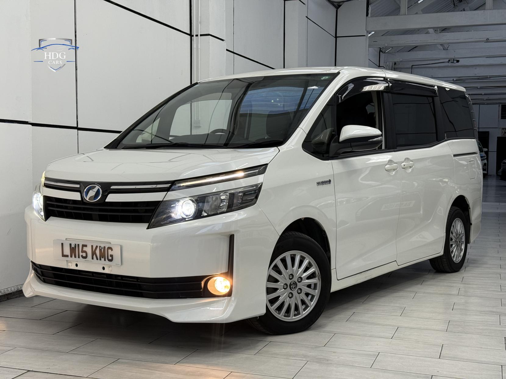 Toyota Voxy 1.8 ZX HYBRID 