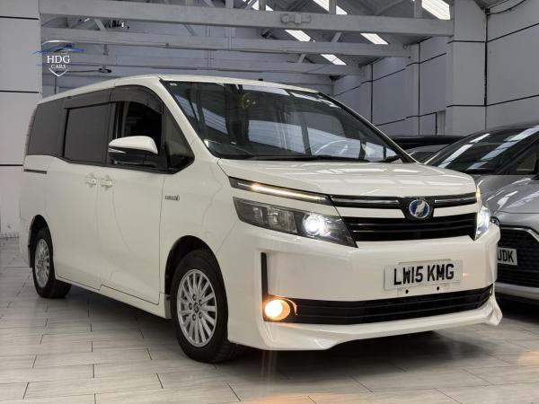 Toyota Voxy 1.8 ZX HYBRID 