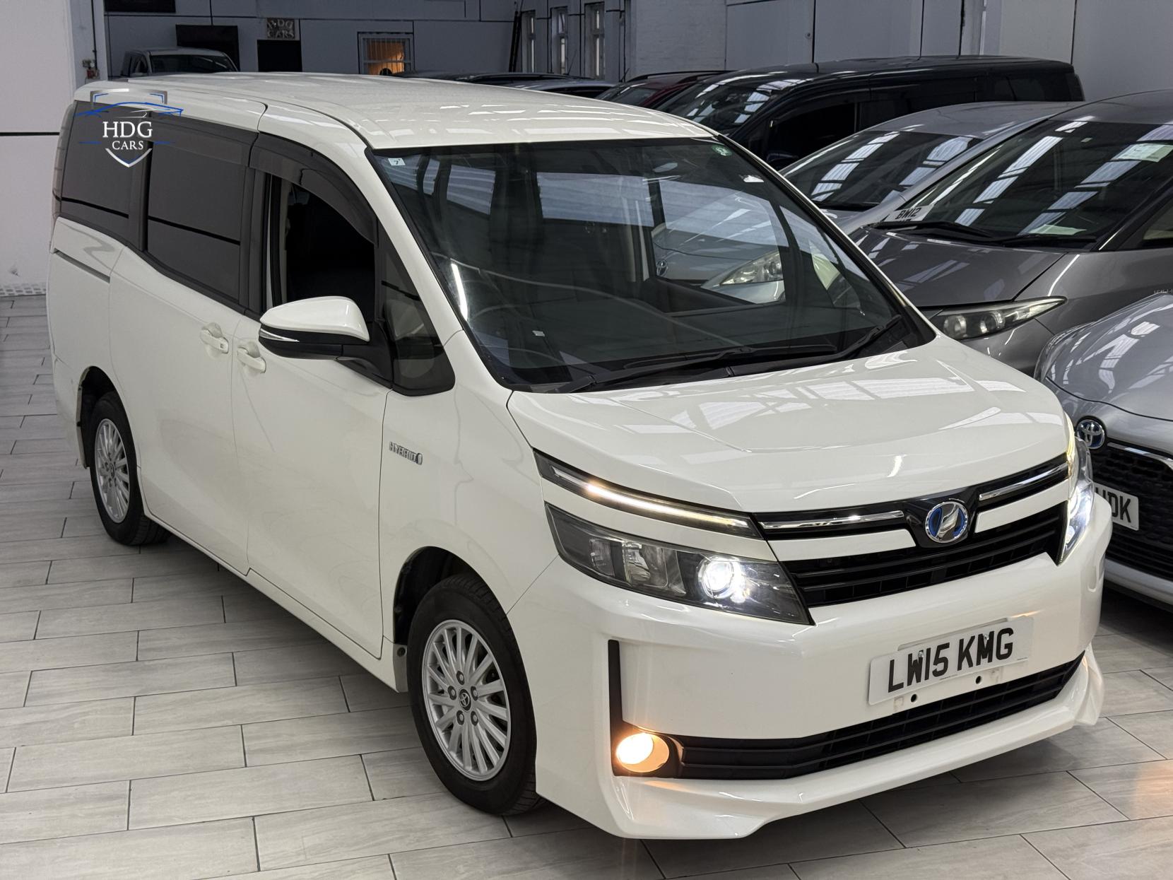 Toyota Voxy 1.8 ZX HYBRID 