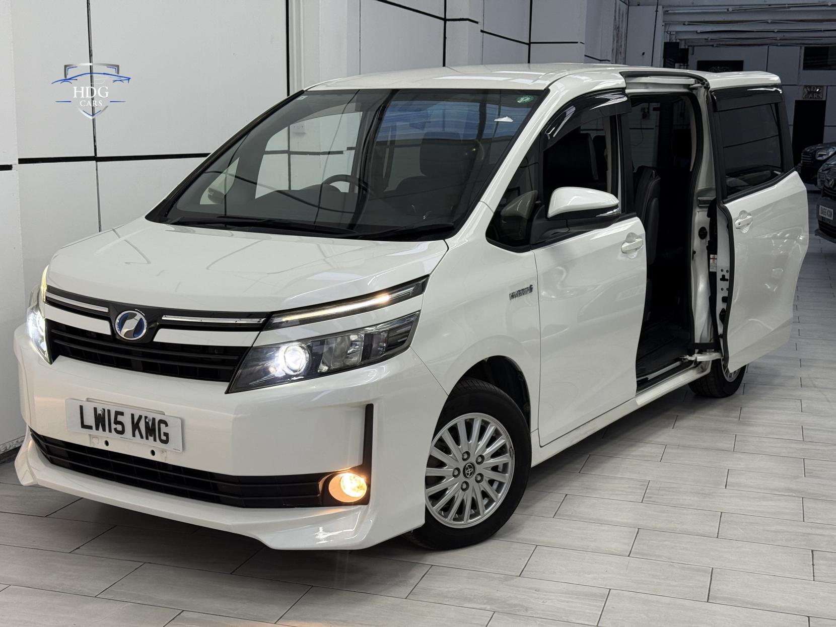 Toyota Voxy 1.8 ZX HYBRID 