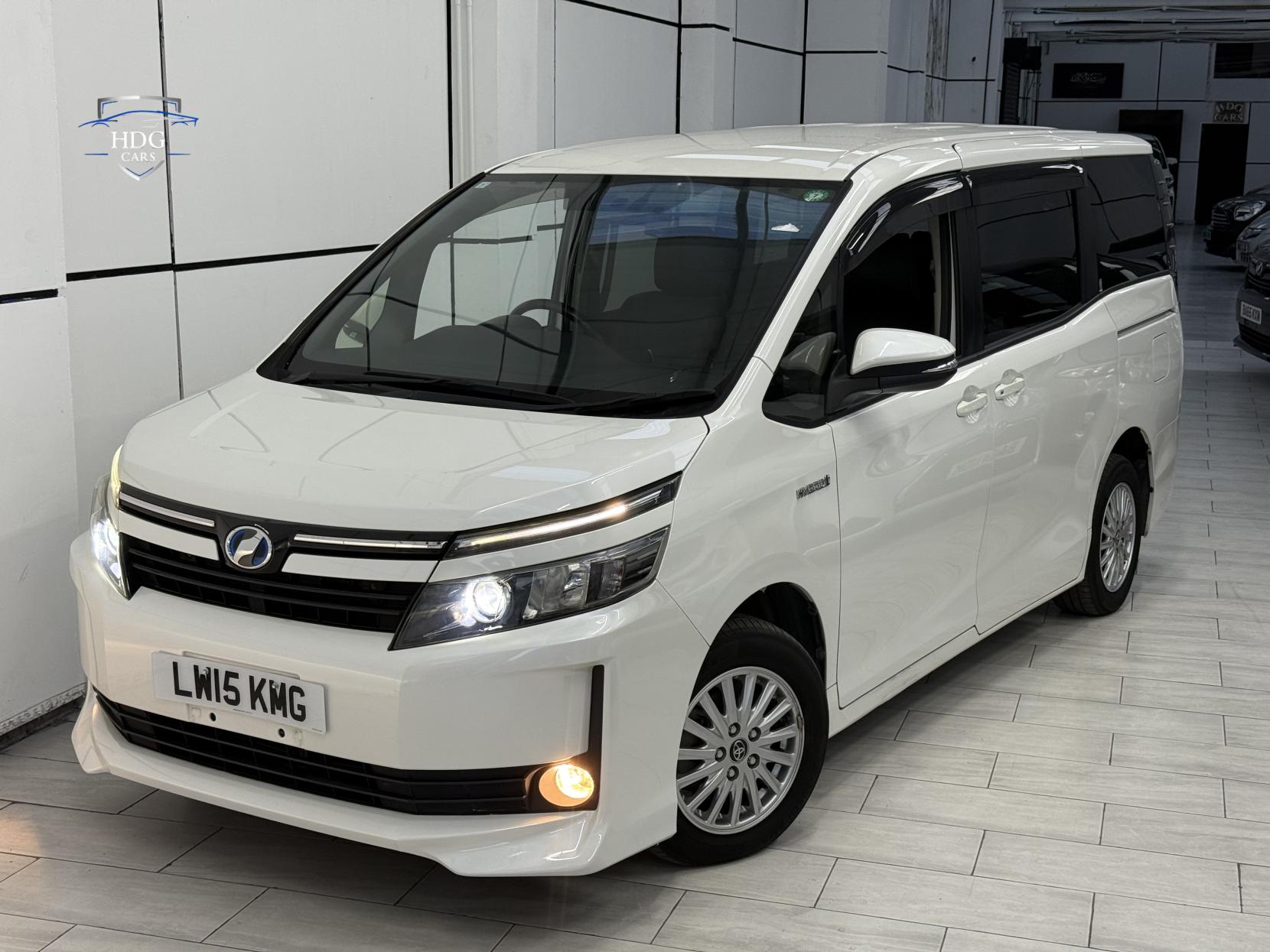 Toyota Voxy 1.8 ZX HYBRID 