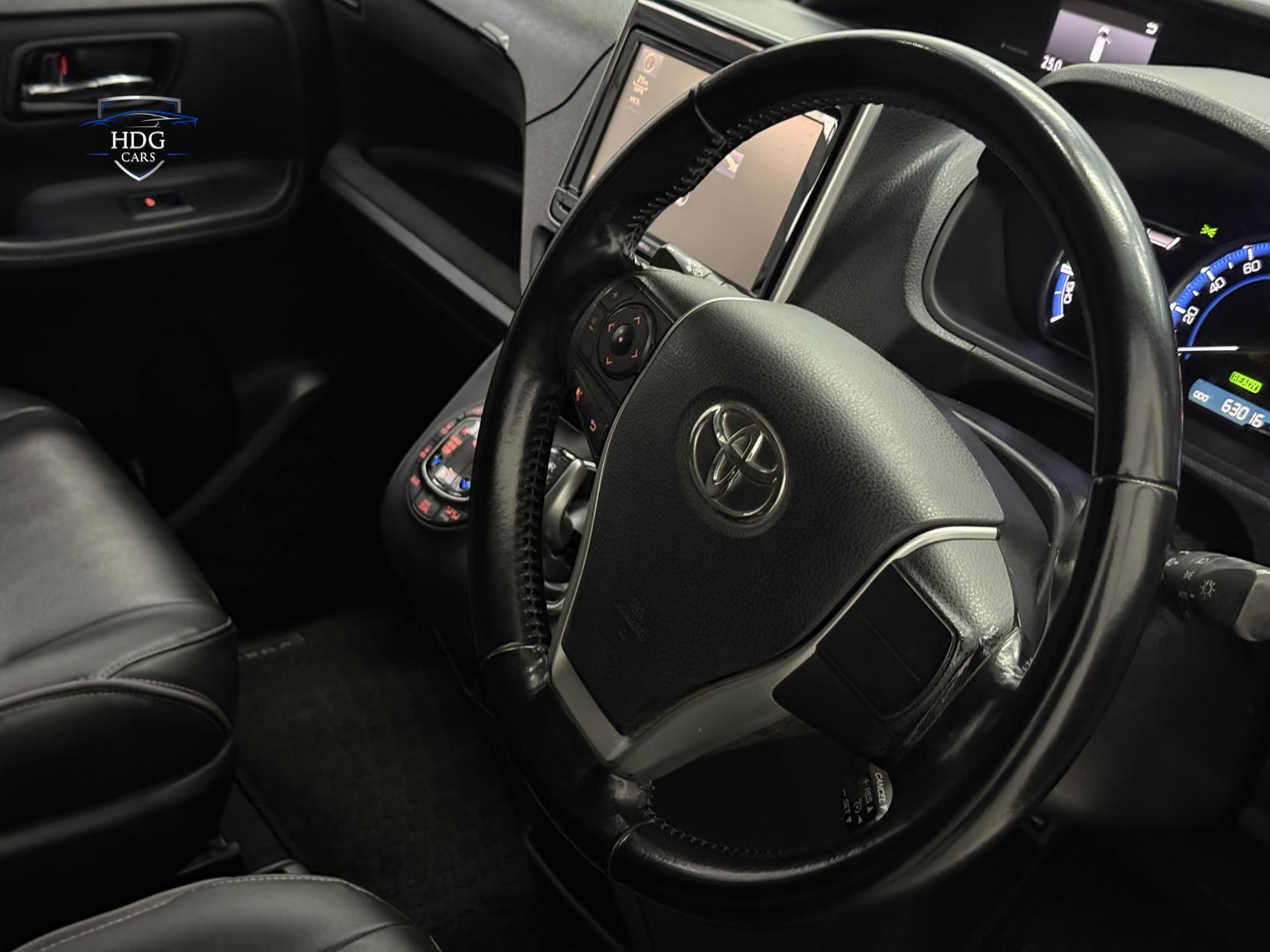 Toyota Voxy 1.8 ZX HYBRID 