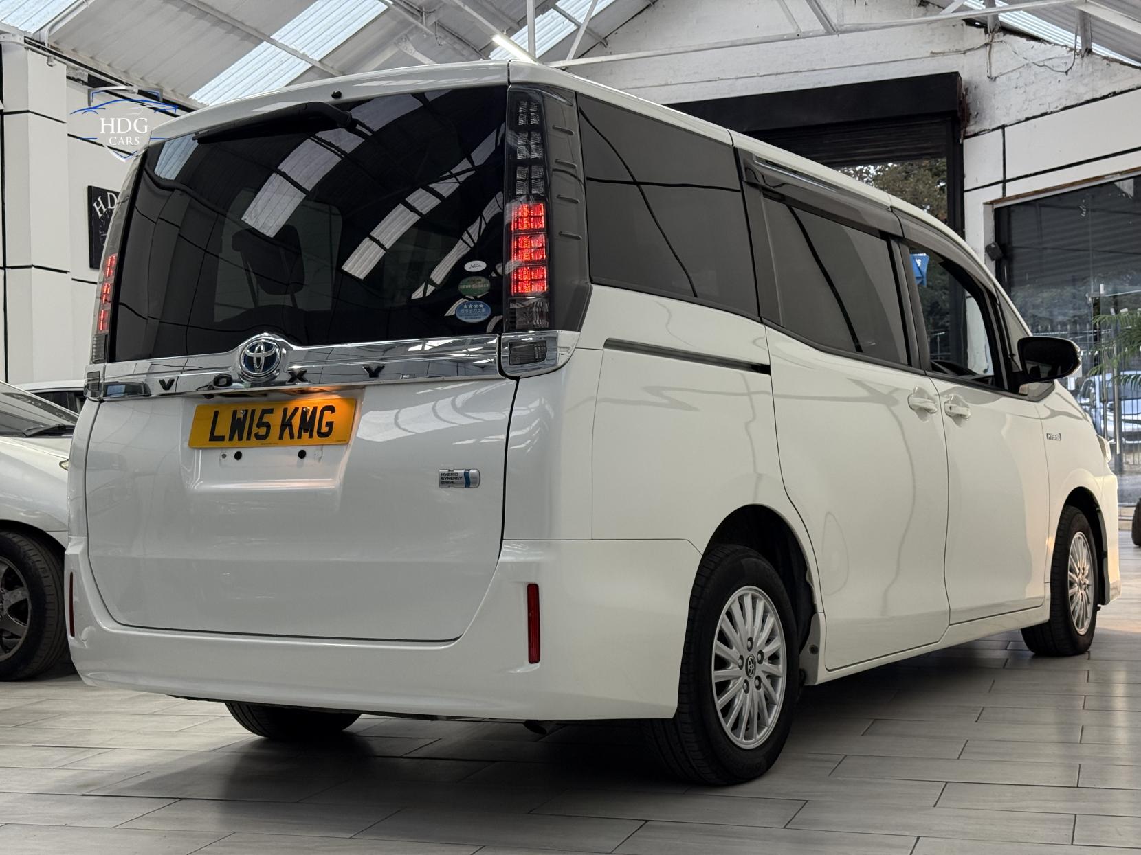 Toyota Voxy 1.8 ZX HYBRID 
