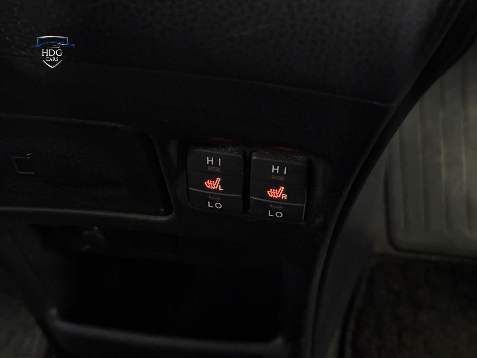 Toyota Voxy 1.8 ZX HYBRID 