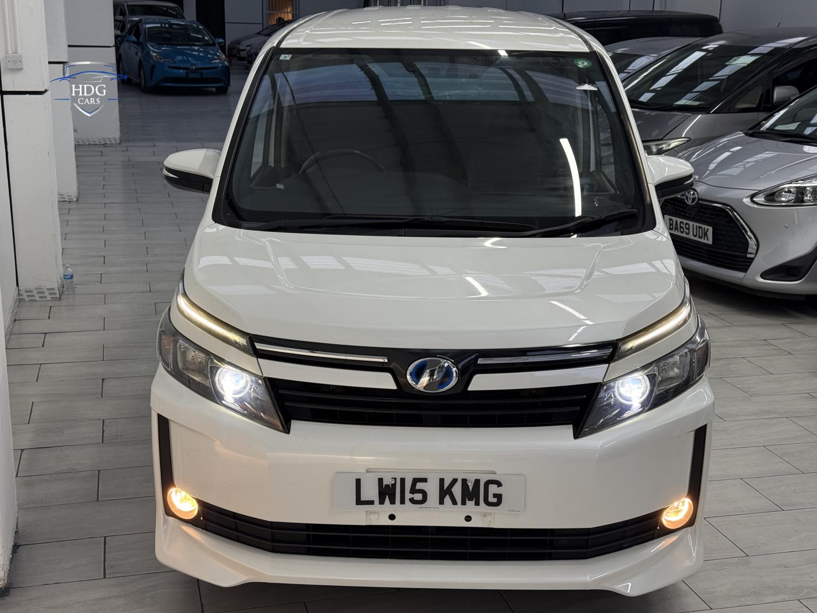 Toyota Voxy 1.8 ZX HYBRID 