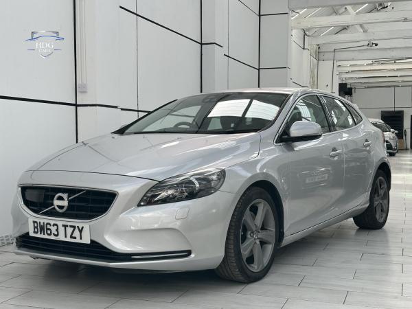 Volvo V40 1.6 T4 SE Lux Nav Hatchback 5dr Petrol Powershift Euro 5 (s/s) (180 ps)