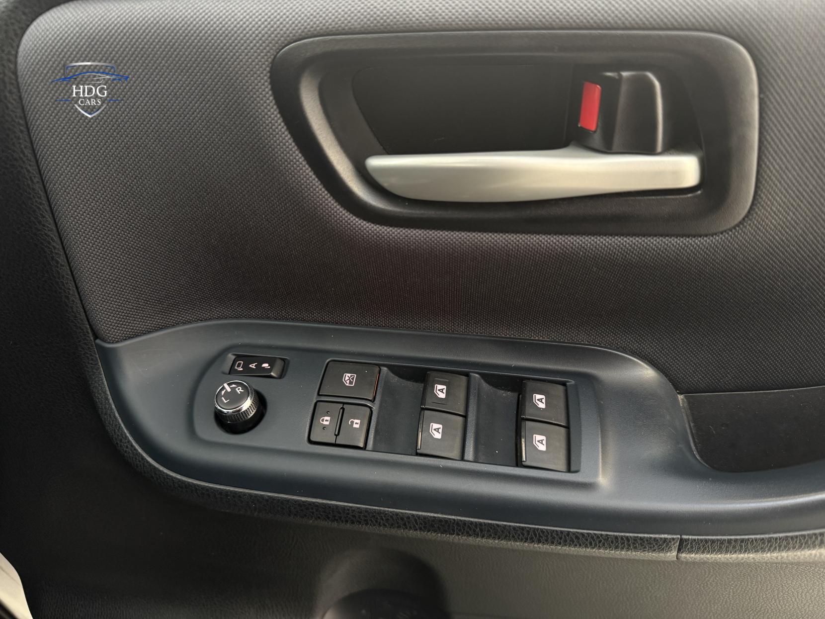 Toyota Voxy 1.8 ZX HYBRID 2016