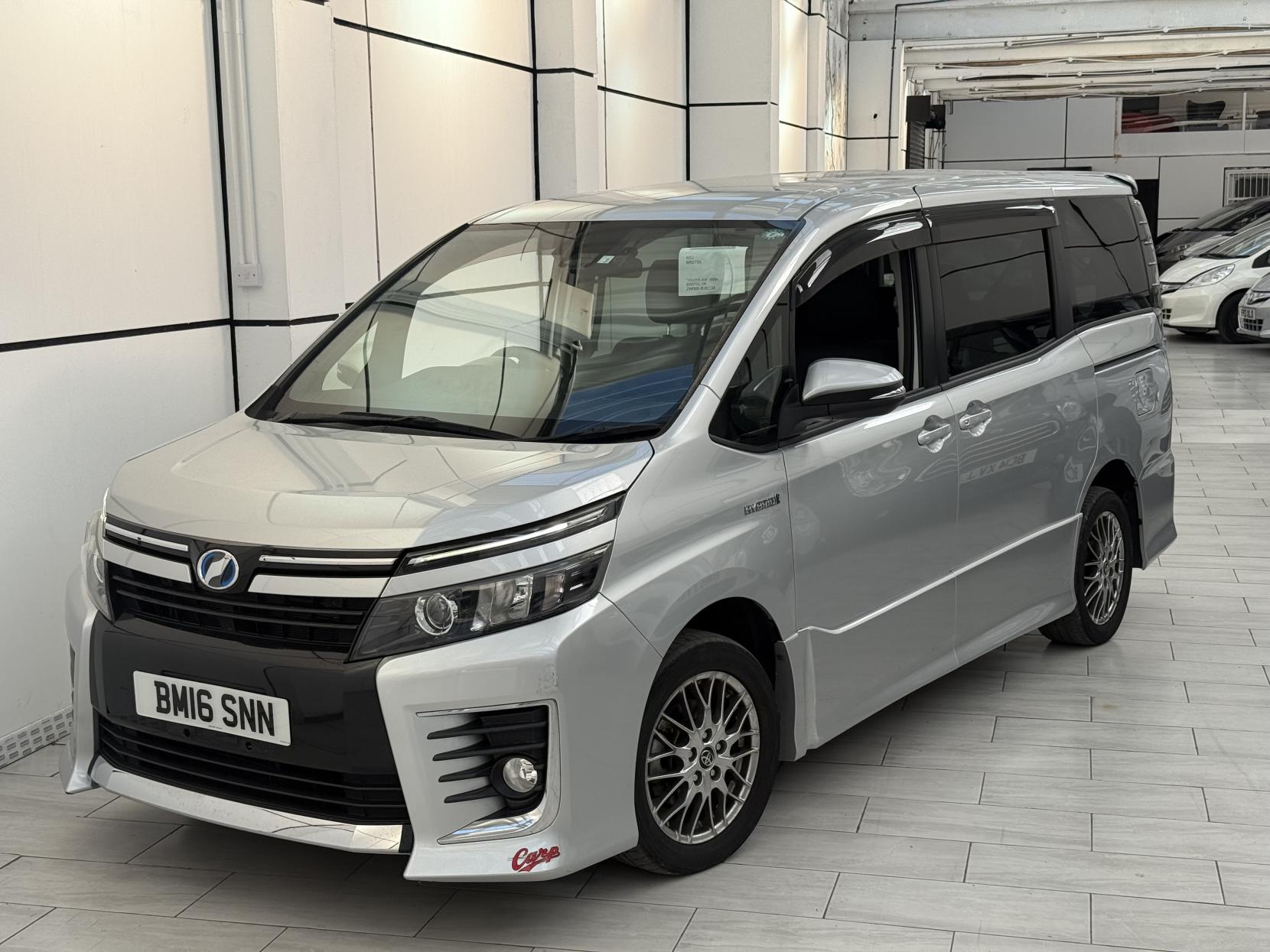 Toyota Voxy 1.8 ZX HYBRID  2016