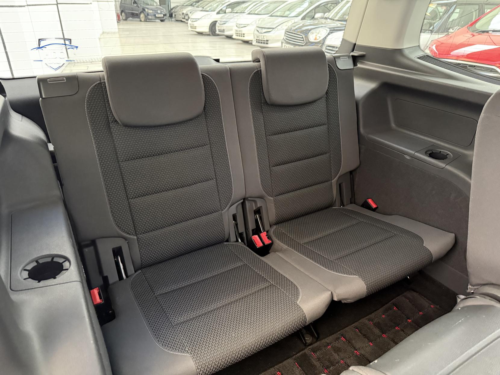 Volkswagen Touran 1.4 TSI SE MPV 5dr Petrol DSG Euro 5 (140 ps)