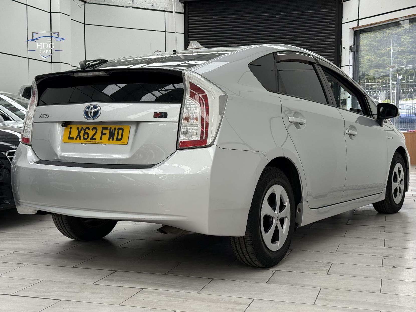 Toyota Prius 1.8 VVT-h T4 Hatchback 5dr Petrol Hybrid CVT Euro 5 (s/s) (136 ps)