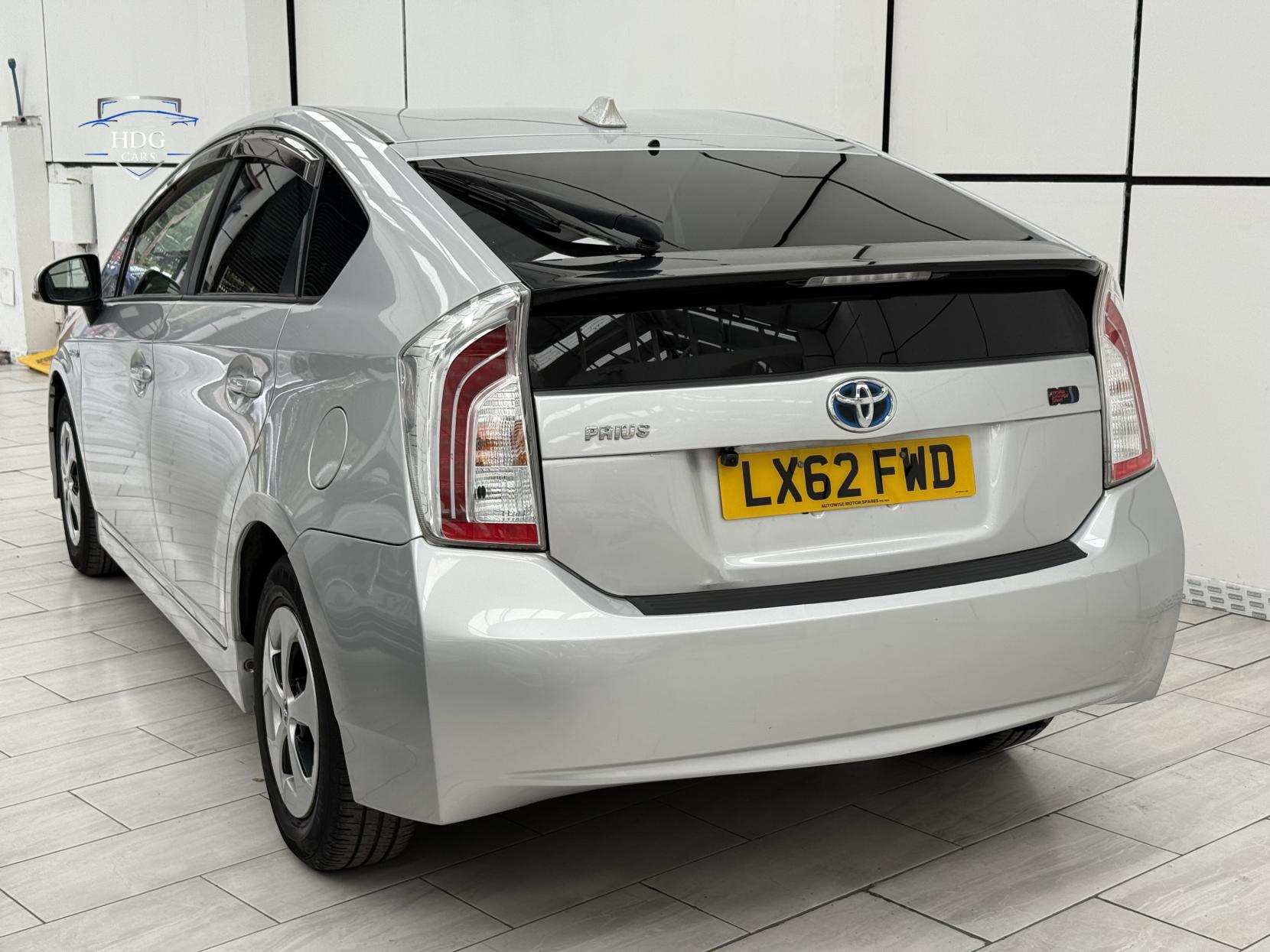 Toyota Prius 1.8 VVT-h T4 Hatchback 5dr Petrol Hybrid CVT Euro 5 (s/s) (136 ps)