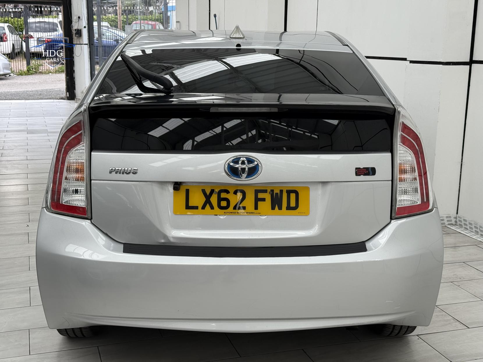 Toyota Prius 1.8 VVT-h T4 Hatchback 5dr Petrol Hybrid CVT Euro 5 (s/s) (136 ps)