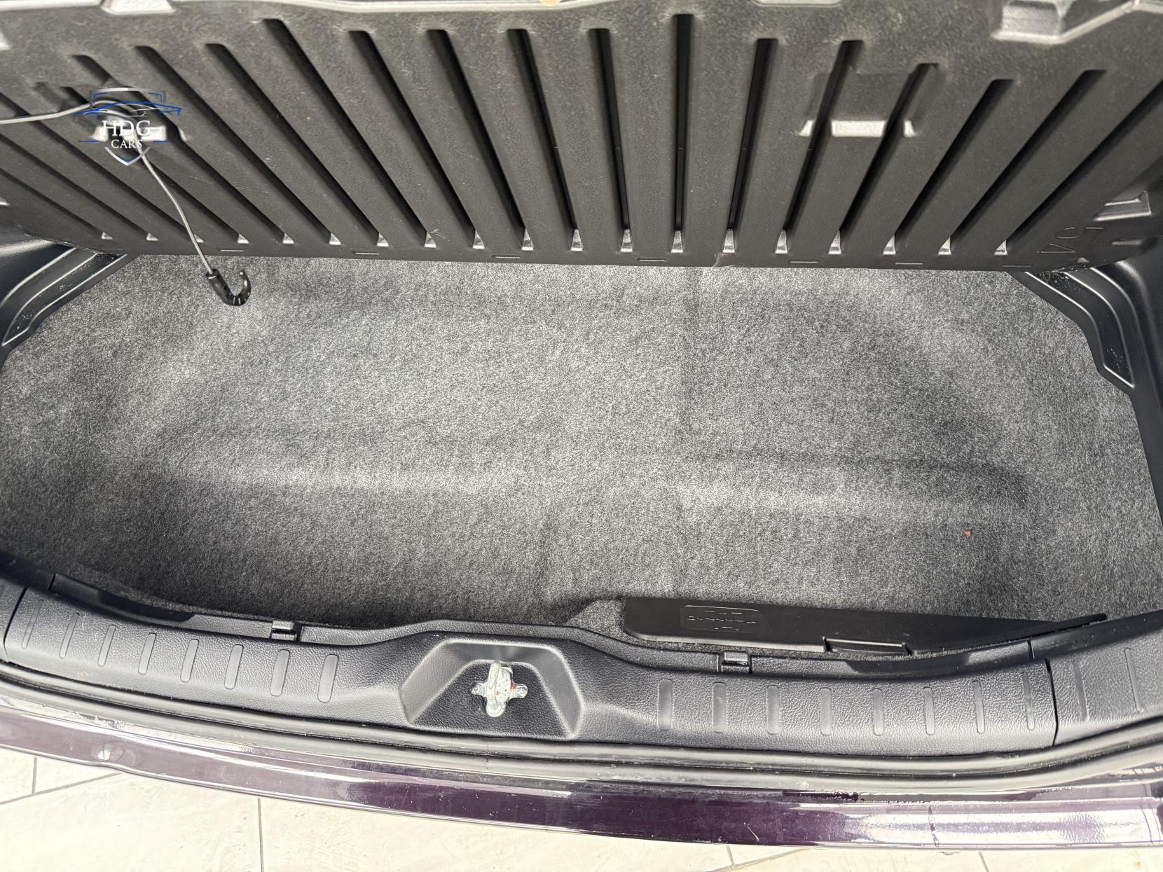 Toyota Voxy NOAH X 8 SEATER 2.0 PETROL AUTOMATIC