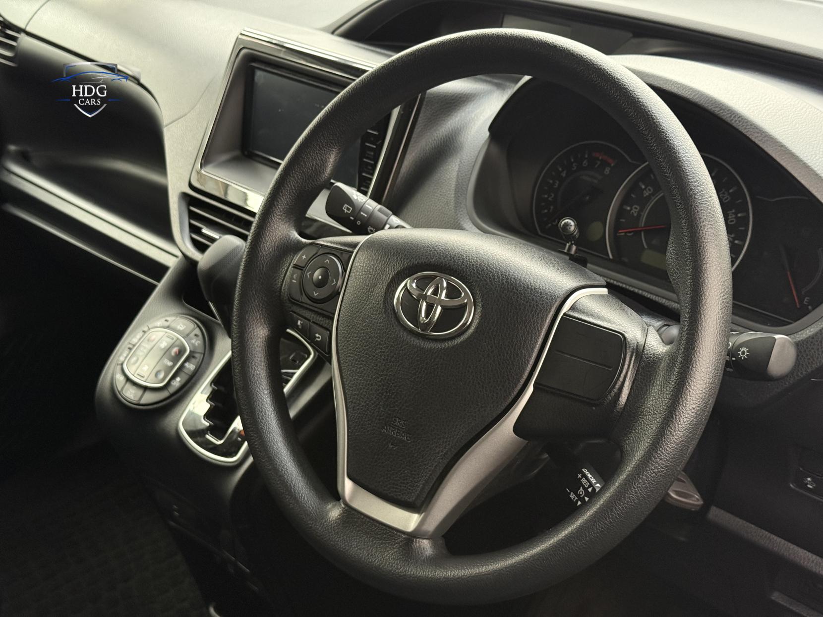 Toyota Voxy NOAH X 8 SEATER 2.0 PETROL AUTOMATIC