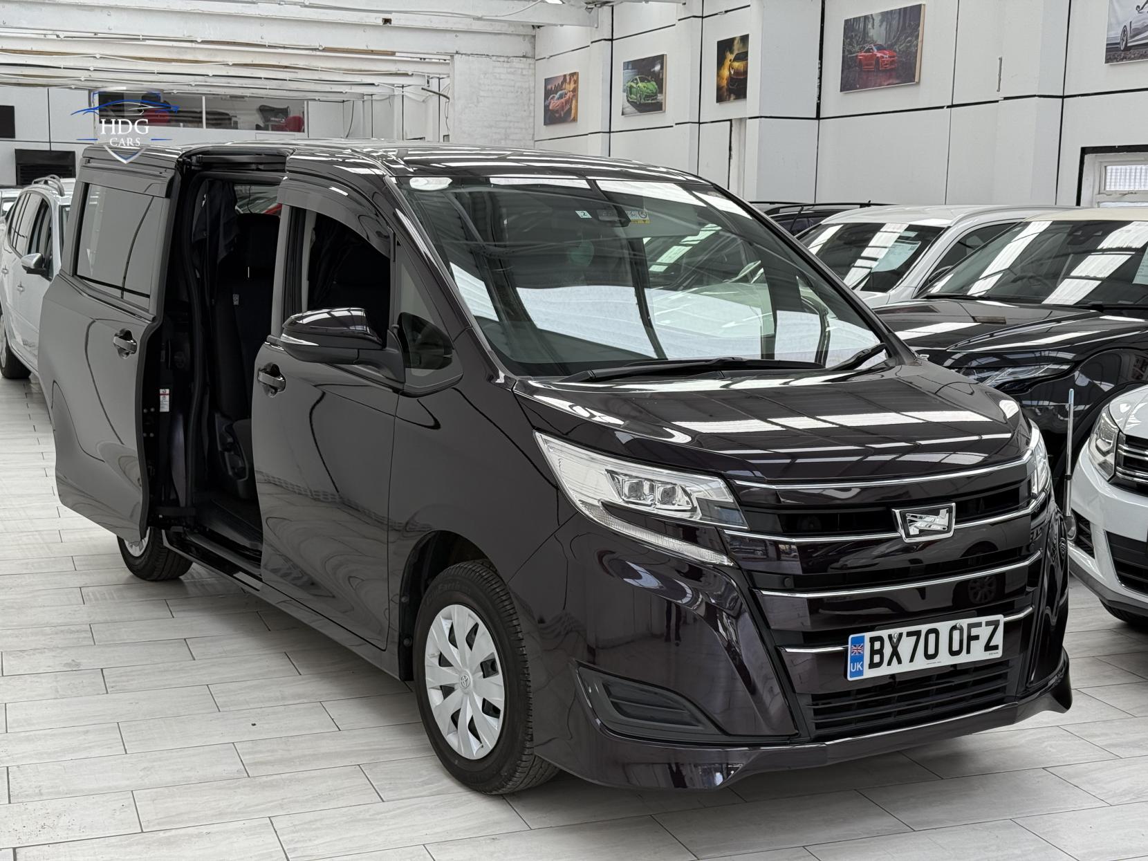 Toyota Voxy NOAH X 8 SEATER 2.0 PETROL AUTOMATIC