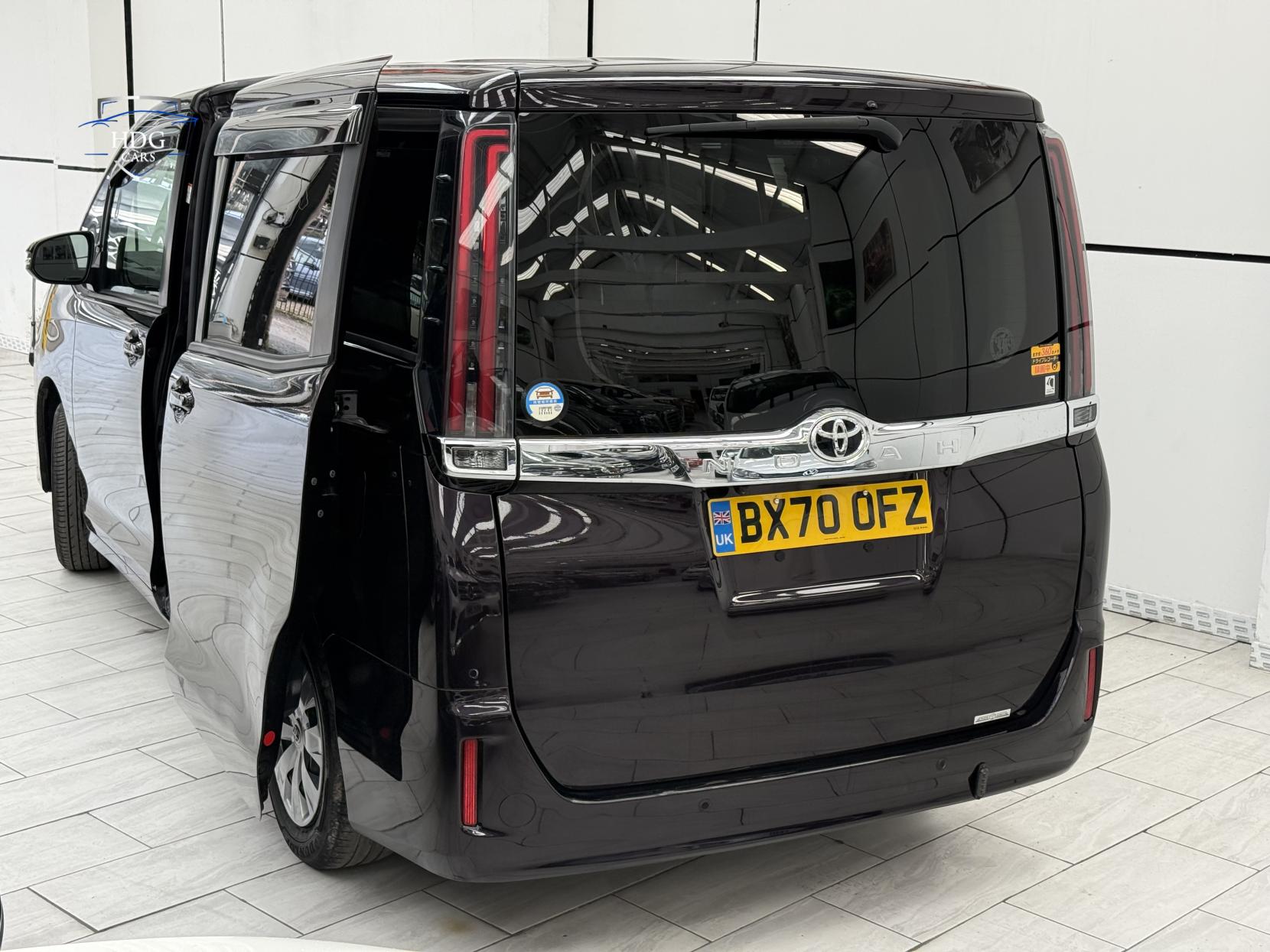 Toyota Voxy NOAH X 8 SEATER 2.0 PETROL AUTOMATIC