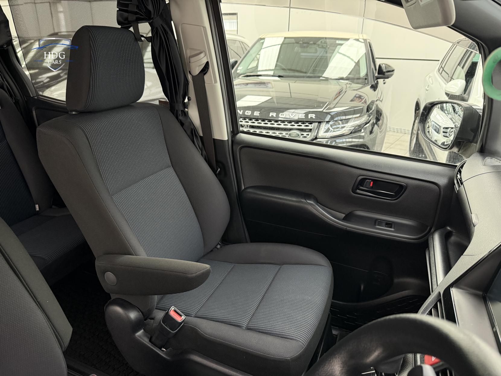 Toyota Voxy NOAH X 8 SEATER 2.0 PETROL AUTOMATIC