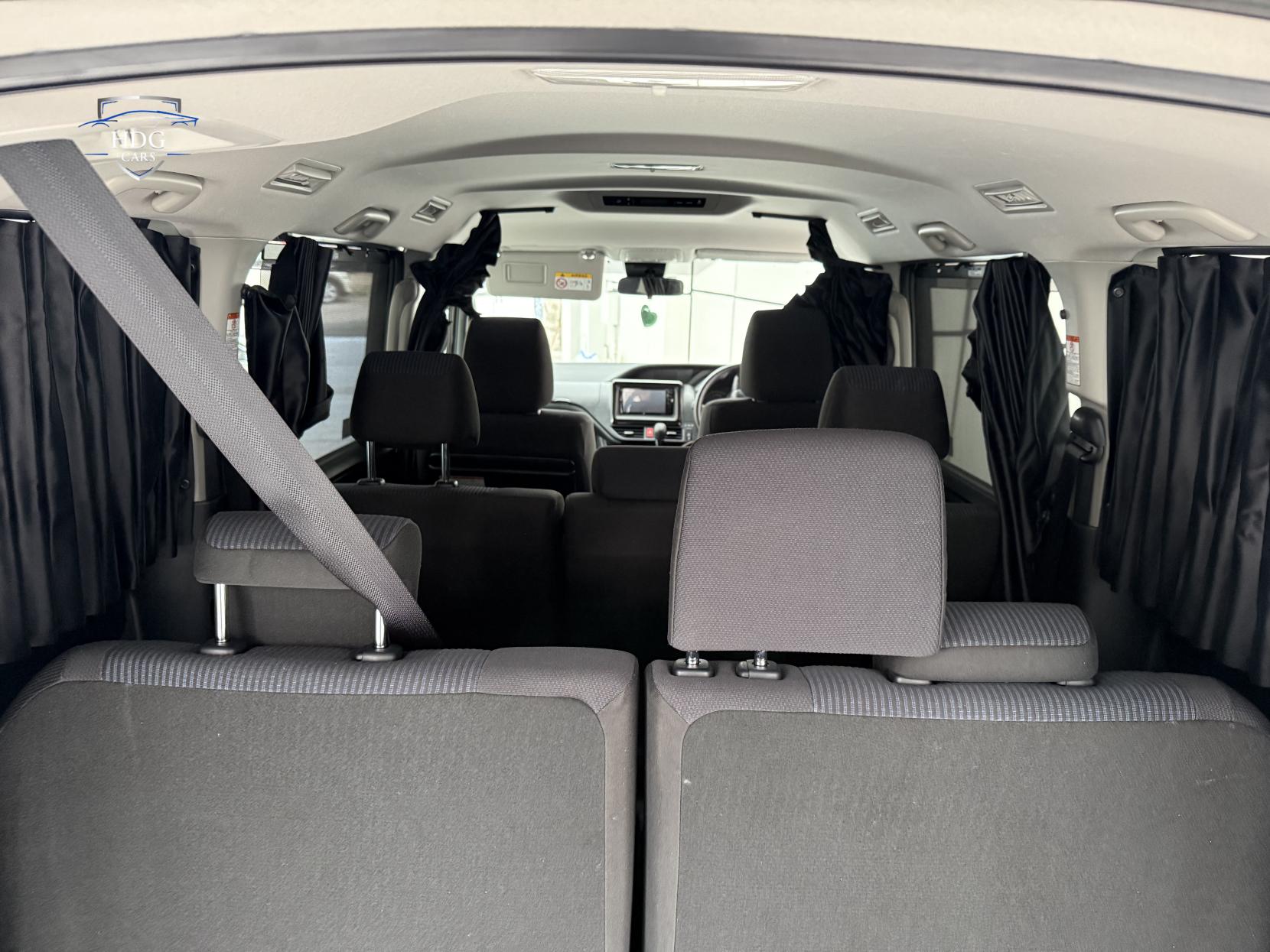 Toyota Voxy NOAH X 8 SEATER 2.0 PETROL AUTOMATIC