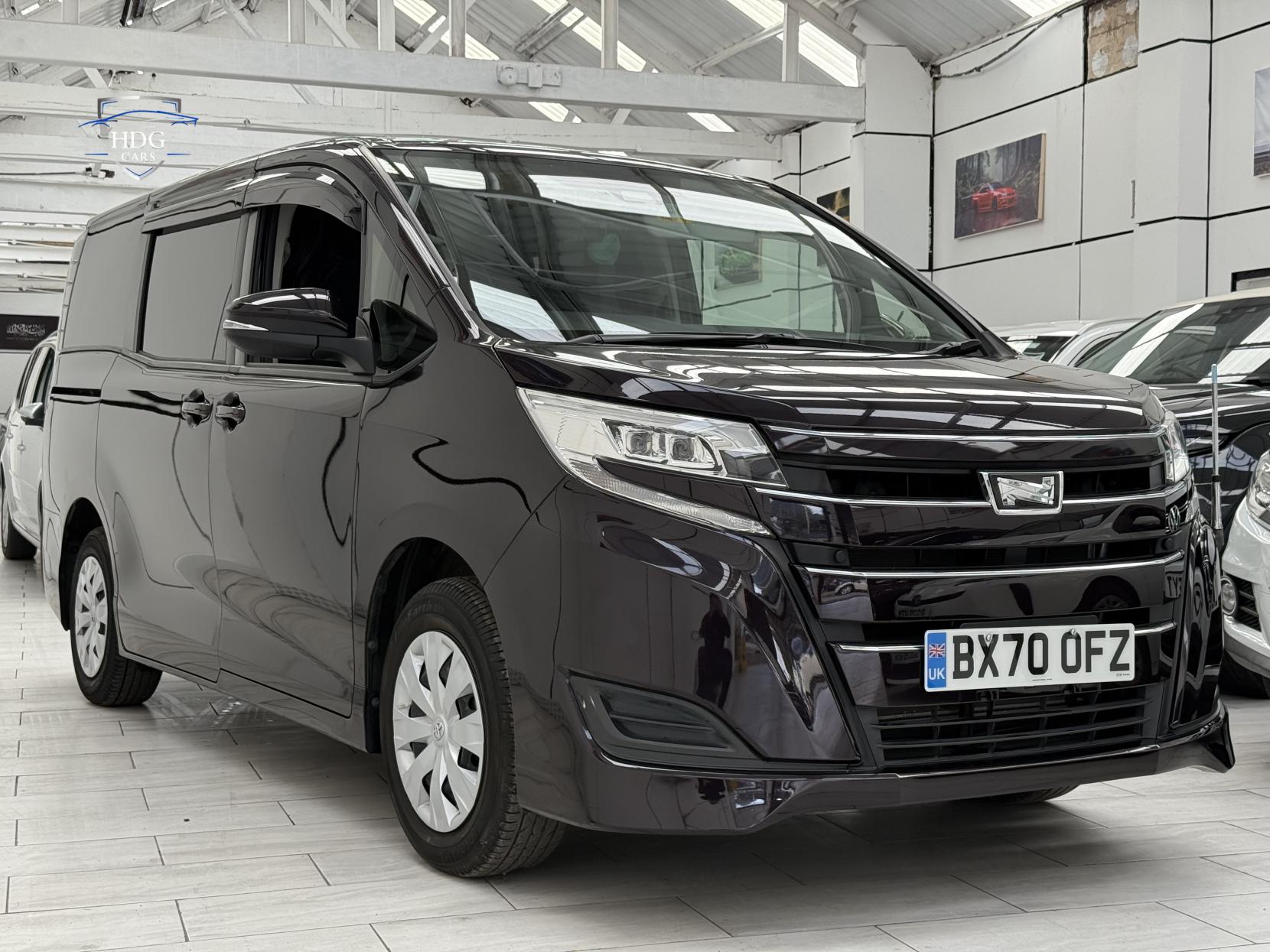 Toyota Voxy NOAH X 8 SEATER 2.0 PETROL AUTOMATIC