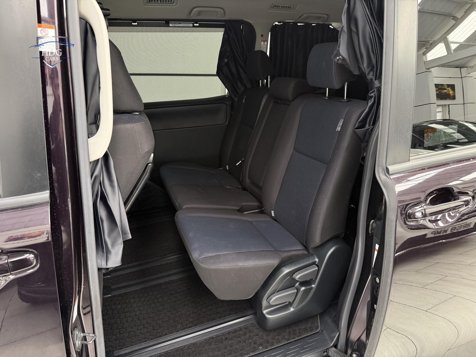 Toyota Voxy NOAH X 8 SEATER 2.0 PETROL AUTOMATIC