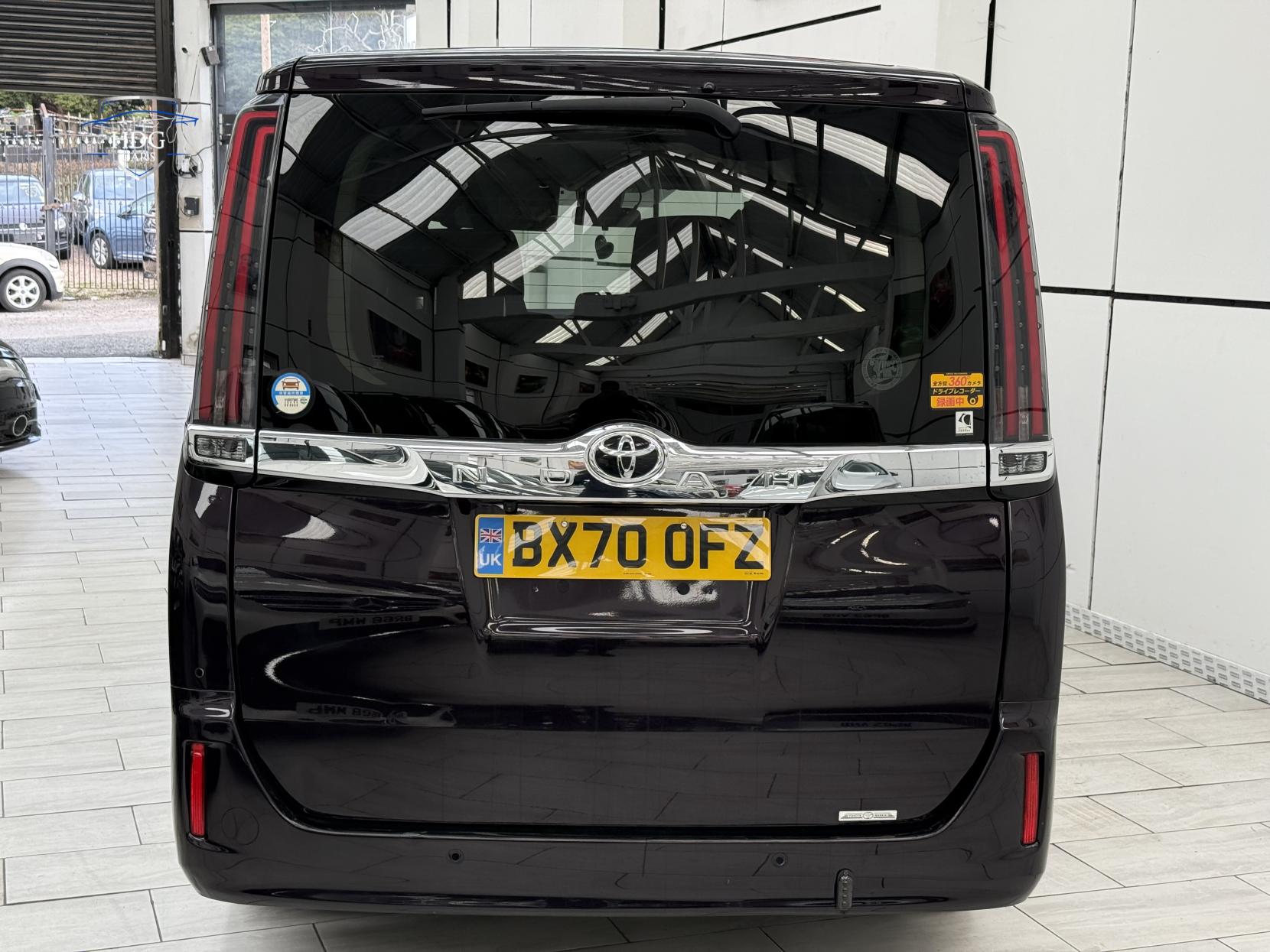 Toyota Voxy NOAH X 8 SEATER 2.0 PETROL AUTOMATIC