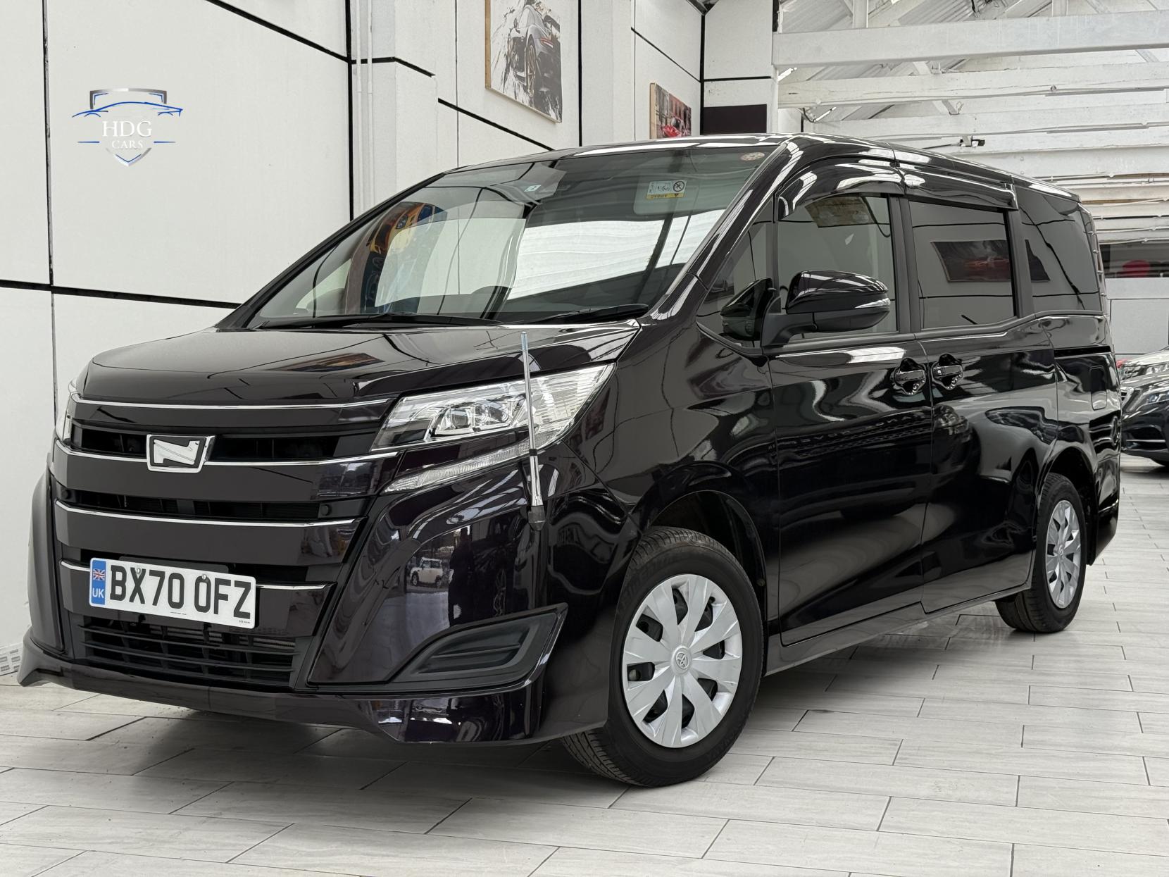 Toyota Voxy NOAH X 8 SEATER 2.0 PETROL AUTOMATIC