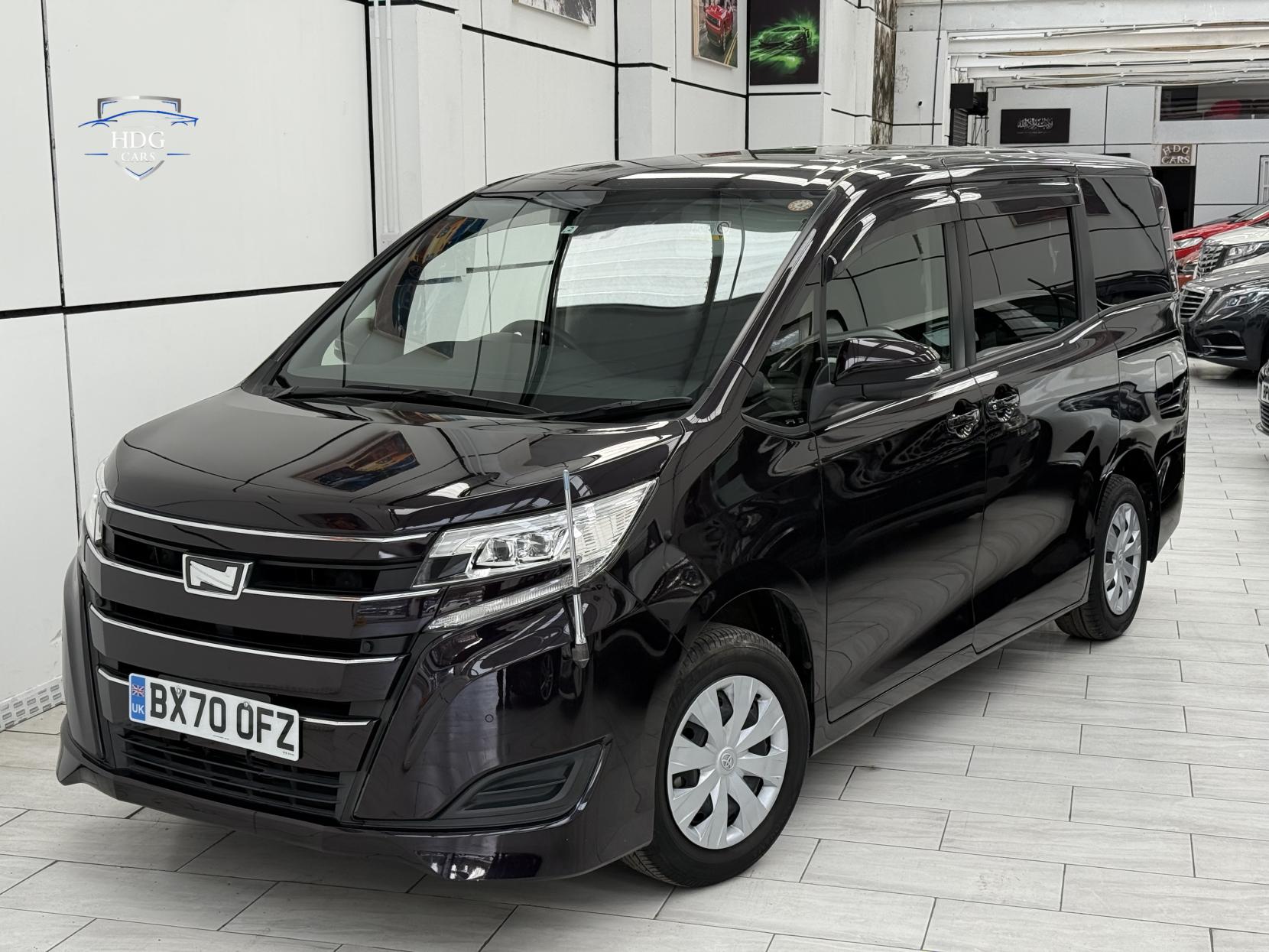 Toyota Voxy NOAH X 8 SEATER 2.0 PETROL AUTOMATIC