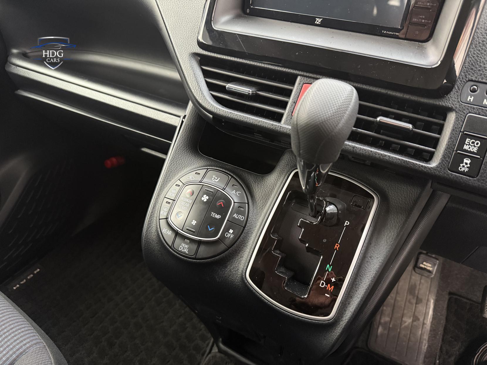 Toyota Voxy NOAH X 8 SEATER 2.0 PETROL AUTOMATIC