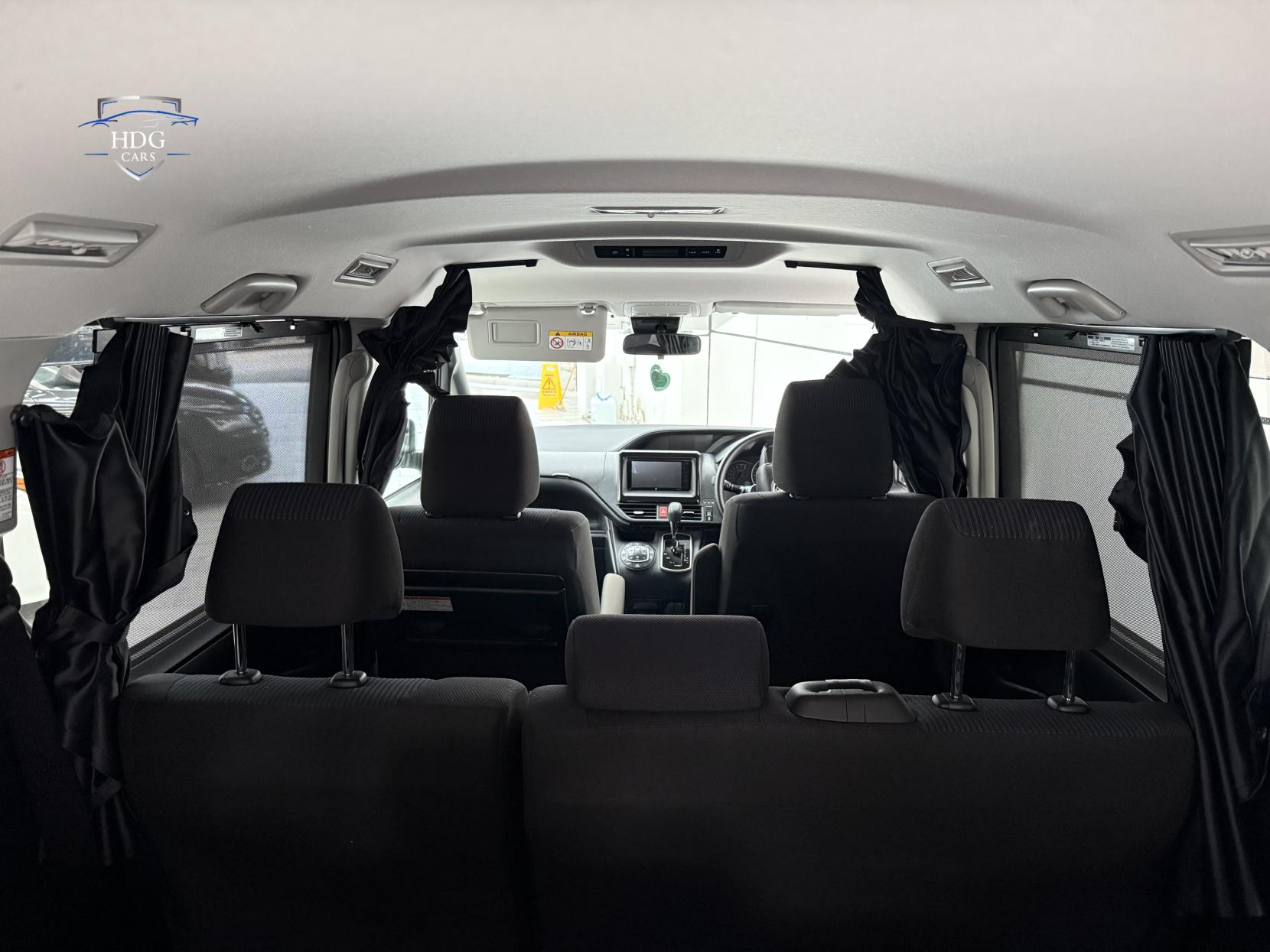 Toyota Voxy NOAH X 8 SEATER 2.0 PETROL AUTOMATIC