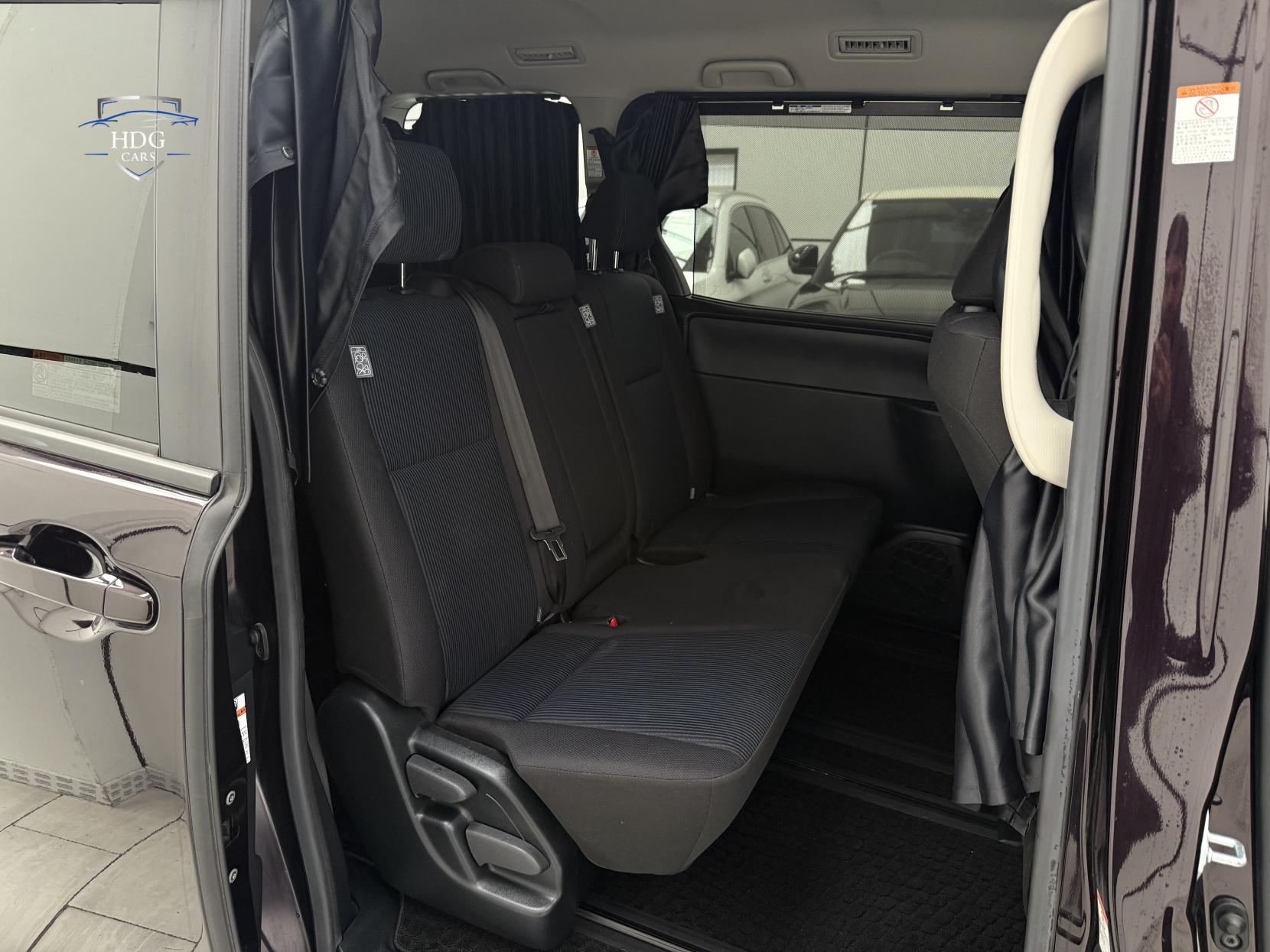 Toyota Voxy NOAH X 8 SEATER 2.0 PETROL AUTOMATIC