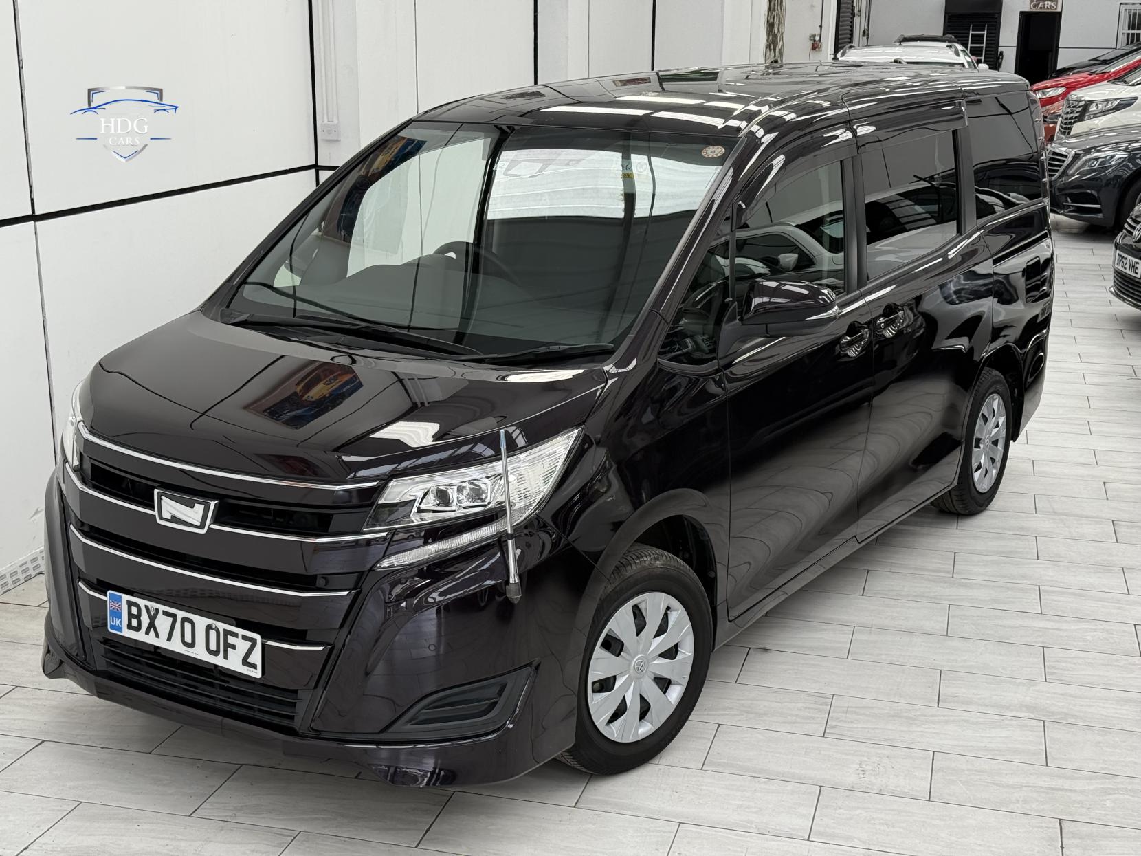 Toyota Voxy NOAH X 8 SEATER 2.0 PETROL AUTOMATIC