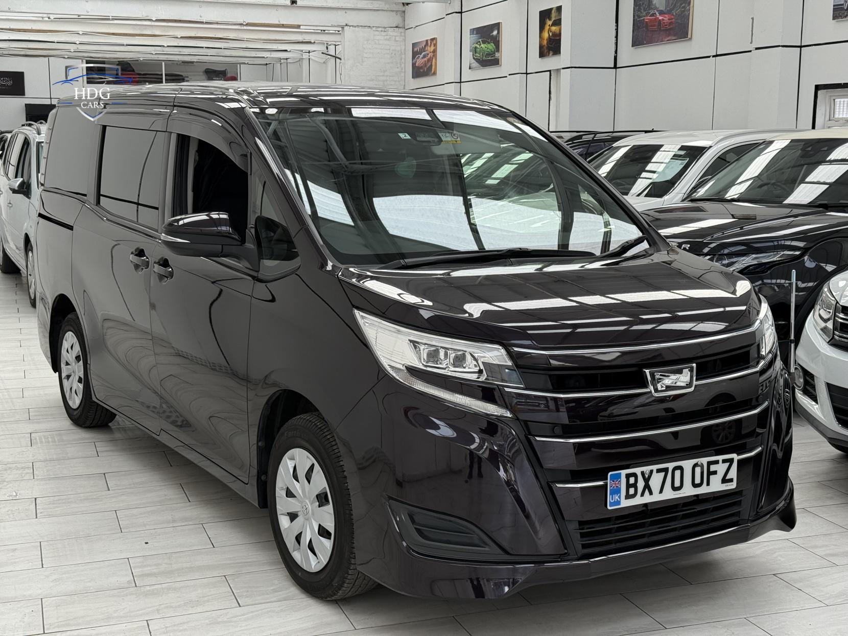 Toyota Voxy NOAH X 8 SEATER 2.0 PETROL AUTOMATIC