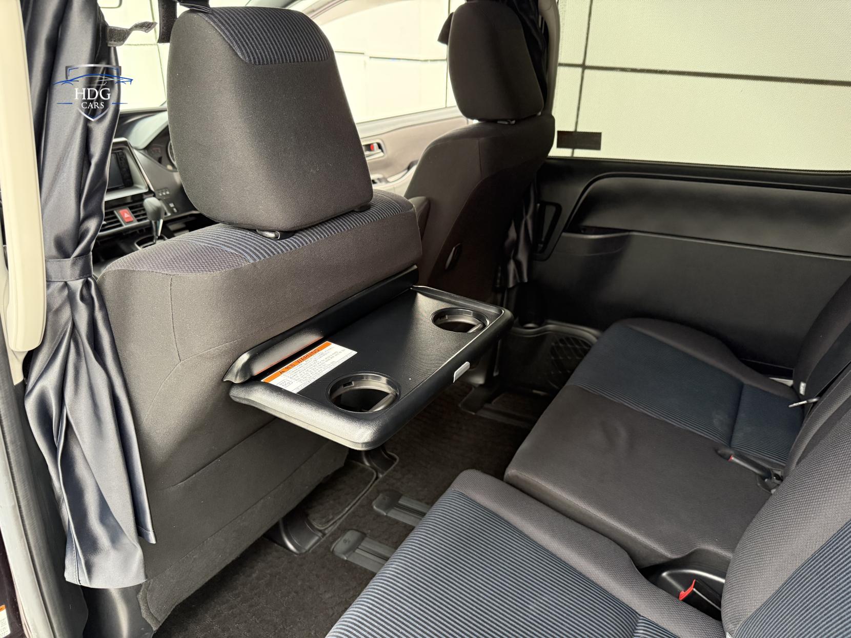 Toyota Voxy NOAH X 8 SEATER 2.0 PETROL AUTOMATIC