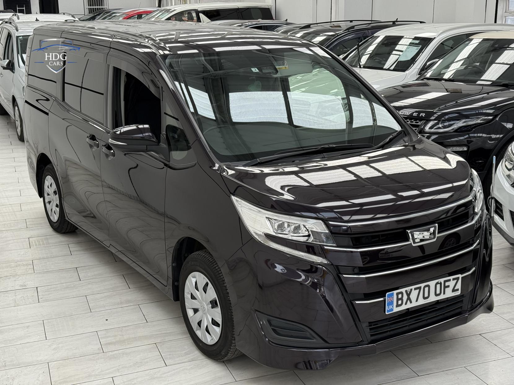 Toyota Voxy NOAH X 8 SEATER 2.0 PETROL AUTOMATIC