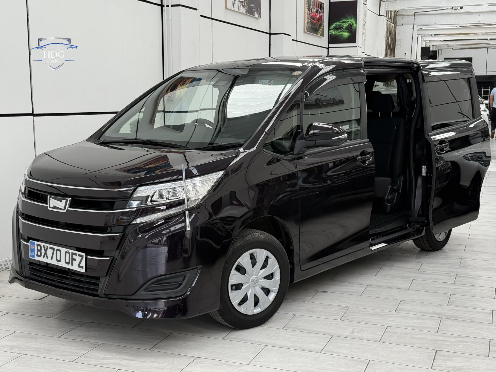 Toyota Voxy NOAH X 8 SEATER 2.0 PETROL AUTOMATIC