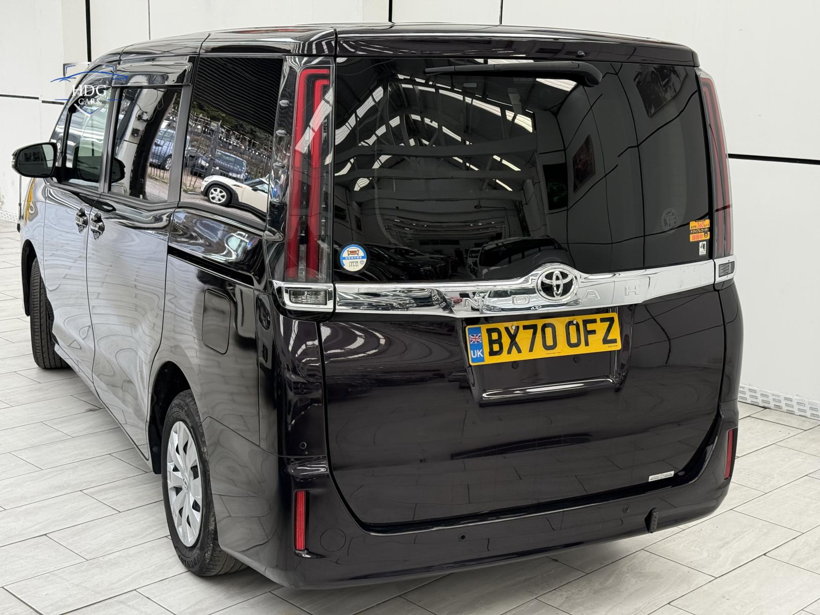 Toyota Voxy NOAH X 8 SEATER 2.0 PETROL AUTOMATIC